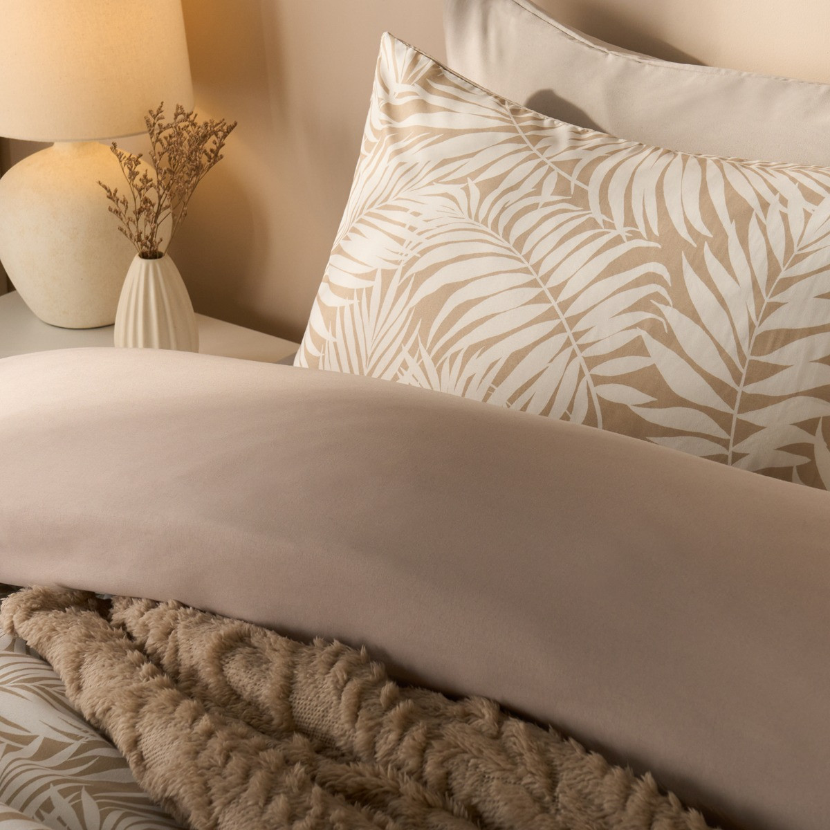 OHS Tropical Leaf Duvet Cover Set, Natural/White - Double>