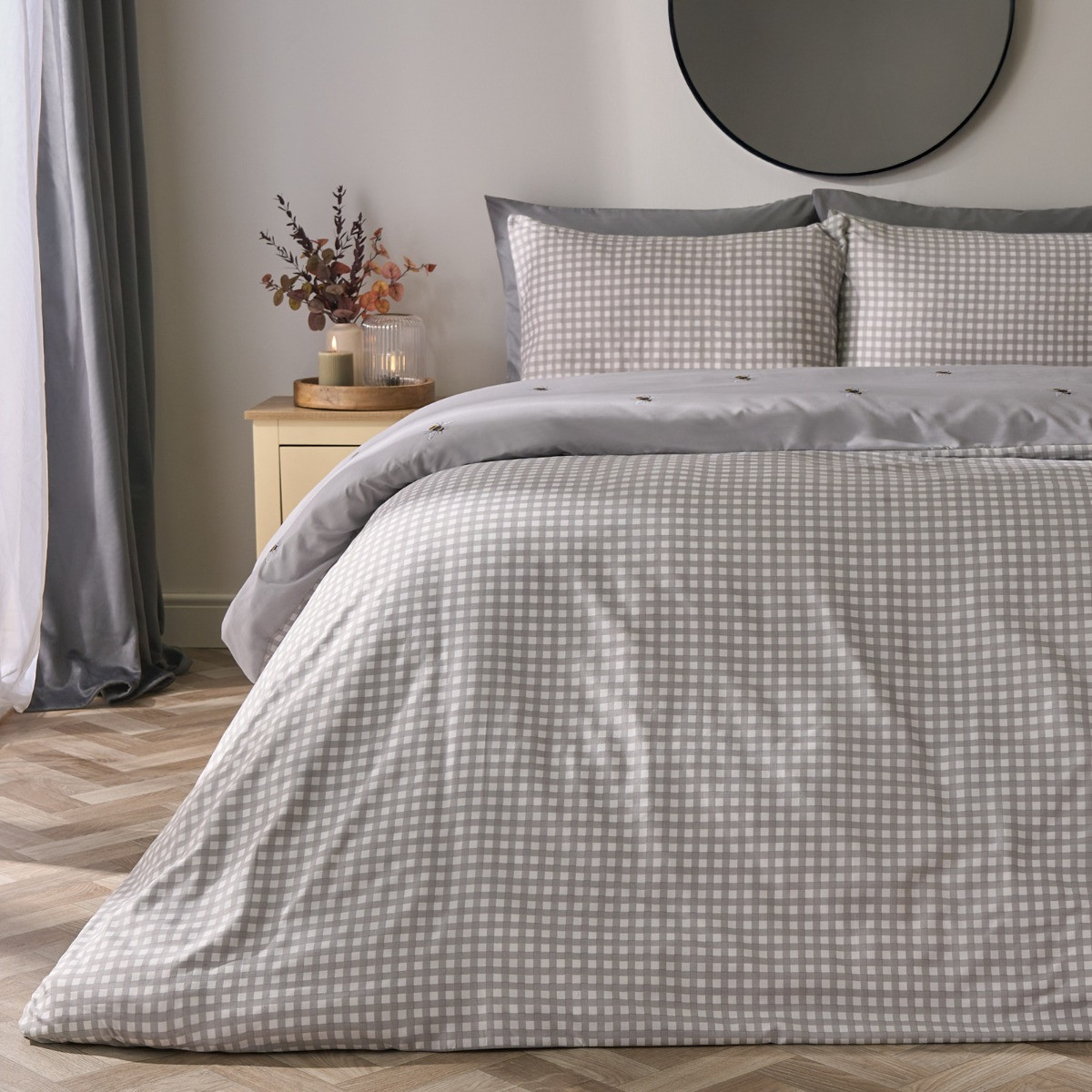 OHS Bee Print Reversible Gingham Duvet Cover Set - Grey>