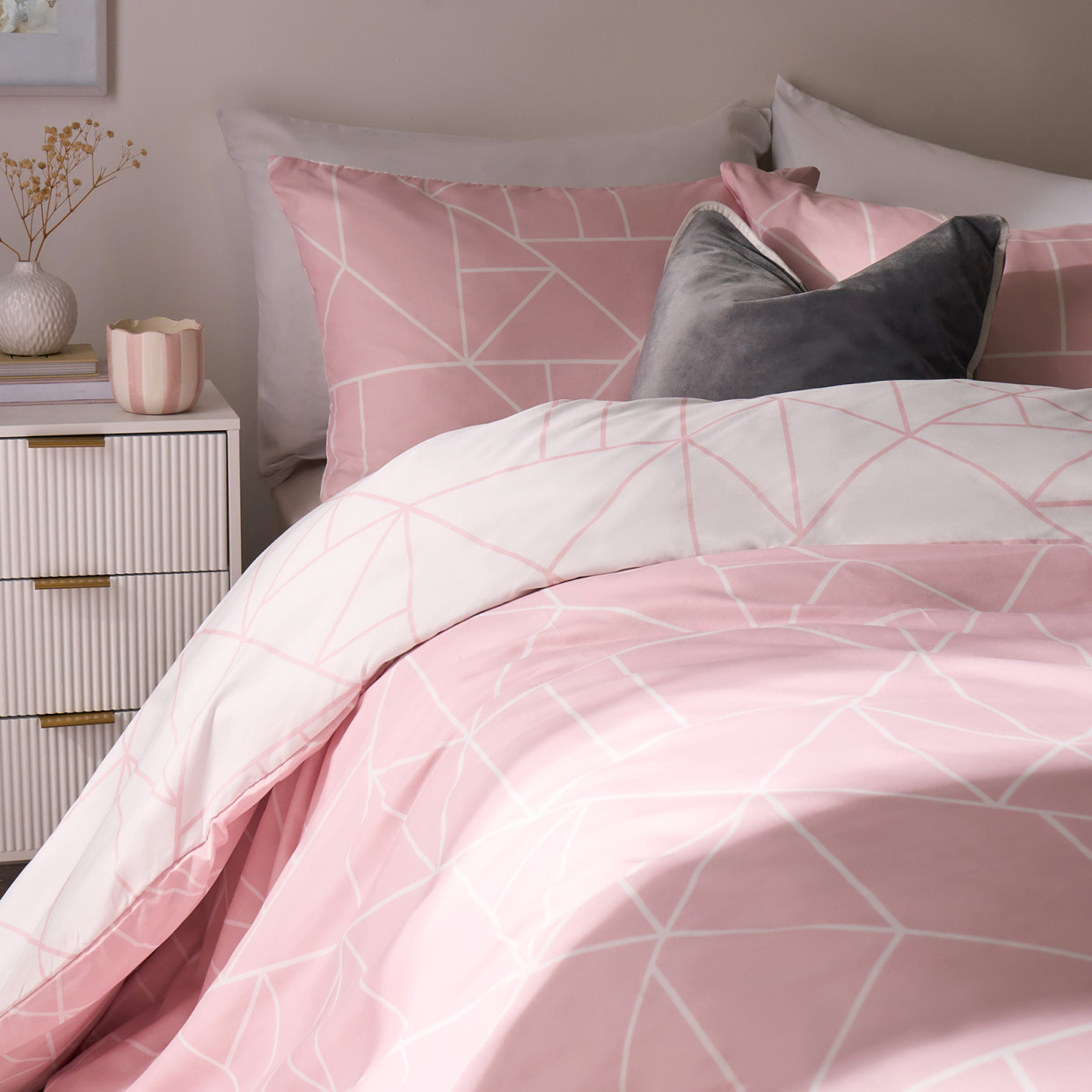 OHS Geometric Print Reversible Duvet Cover Set - Blush>