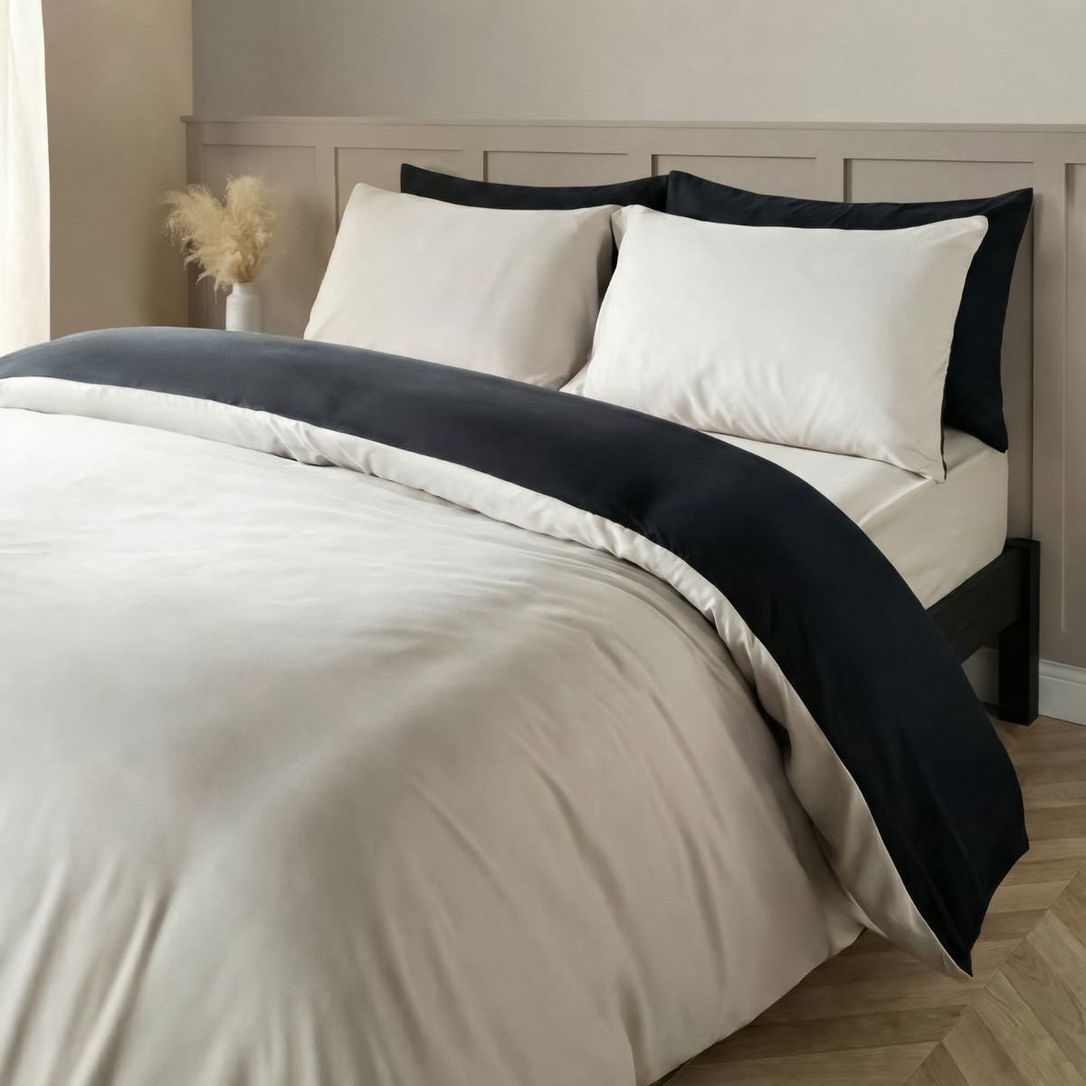 OHS Reversible Duvet Cover Set - Black/Natural>