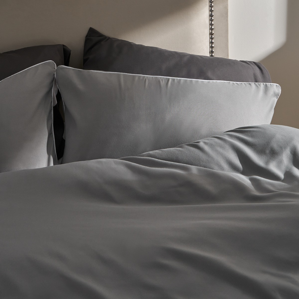 OHS Piped Edge Duvet Cover Set - Grey/White>