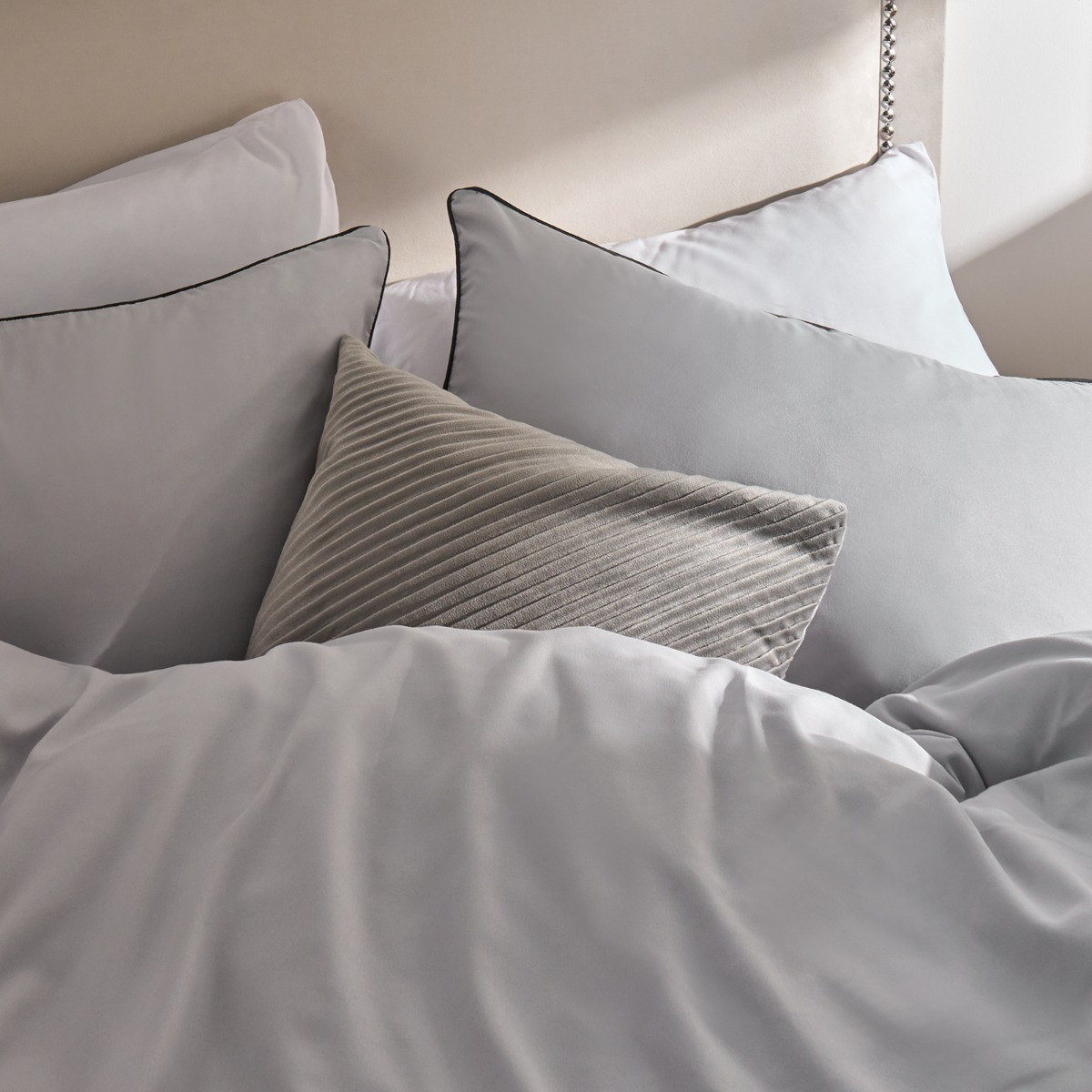 OHS Piped Edge Duvet Cover Set - Silver/Grey>
