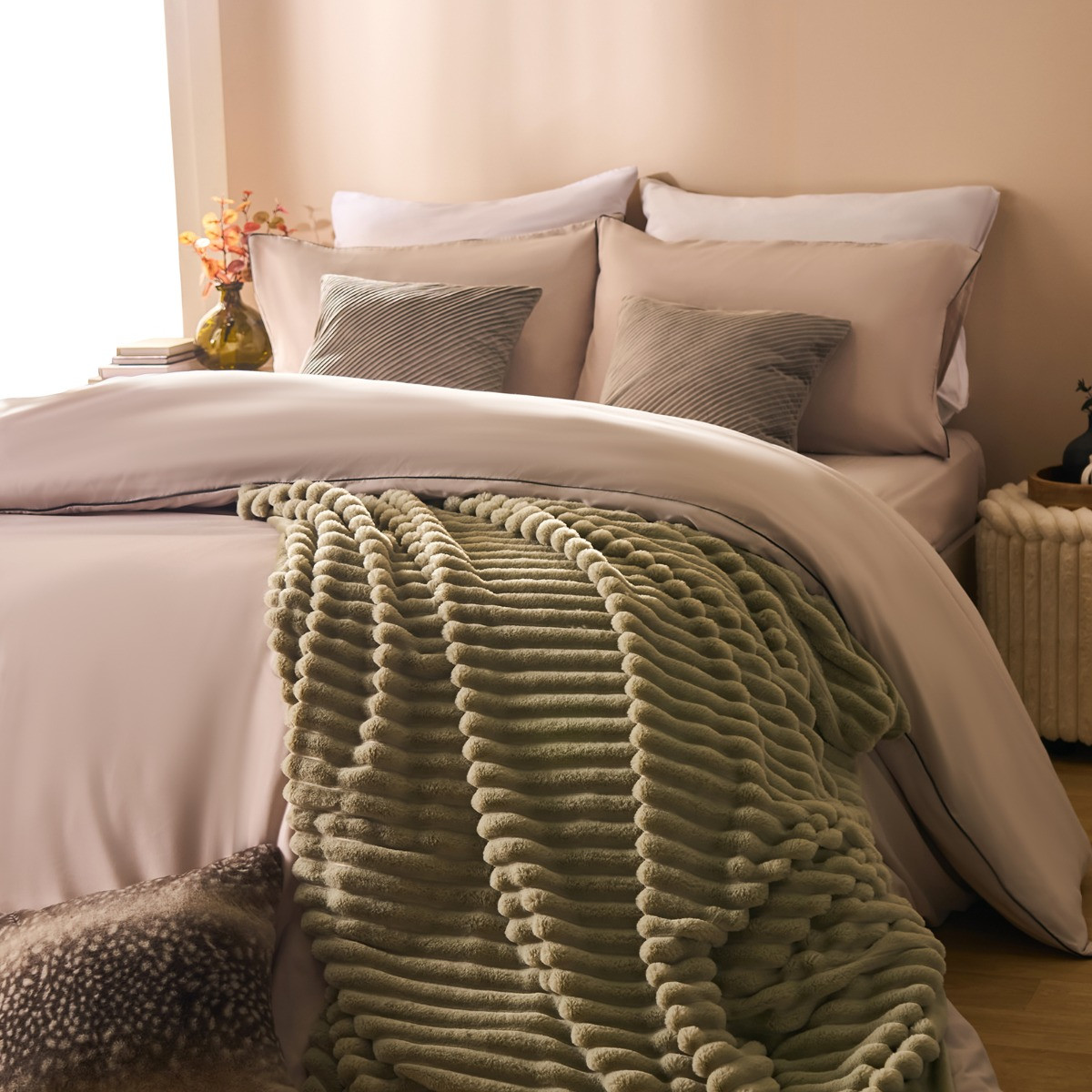 OHS Piped Edge Duvet Set, Stone/Black - Single>