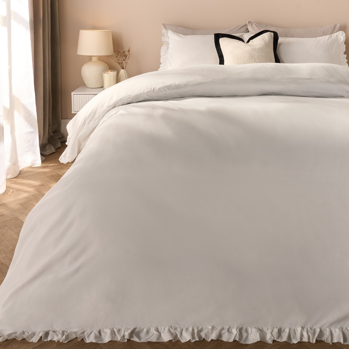 OHS Frill Edge Duvet Cover Set - White>