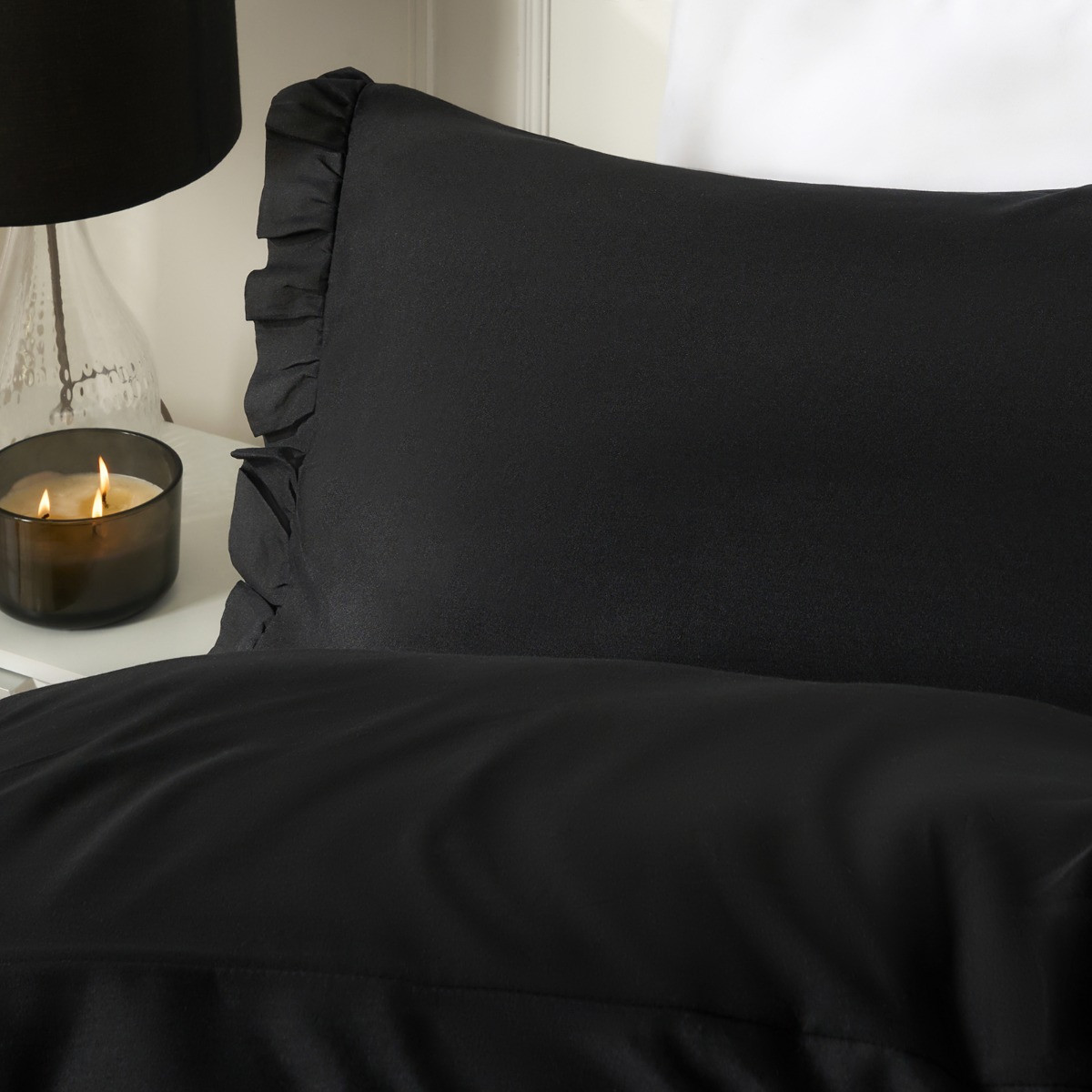 OHS Frill Edge Duvet Cover Set, Black - Double>