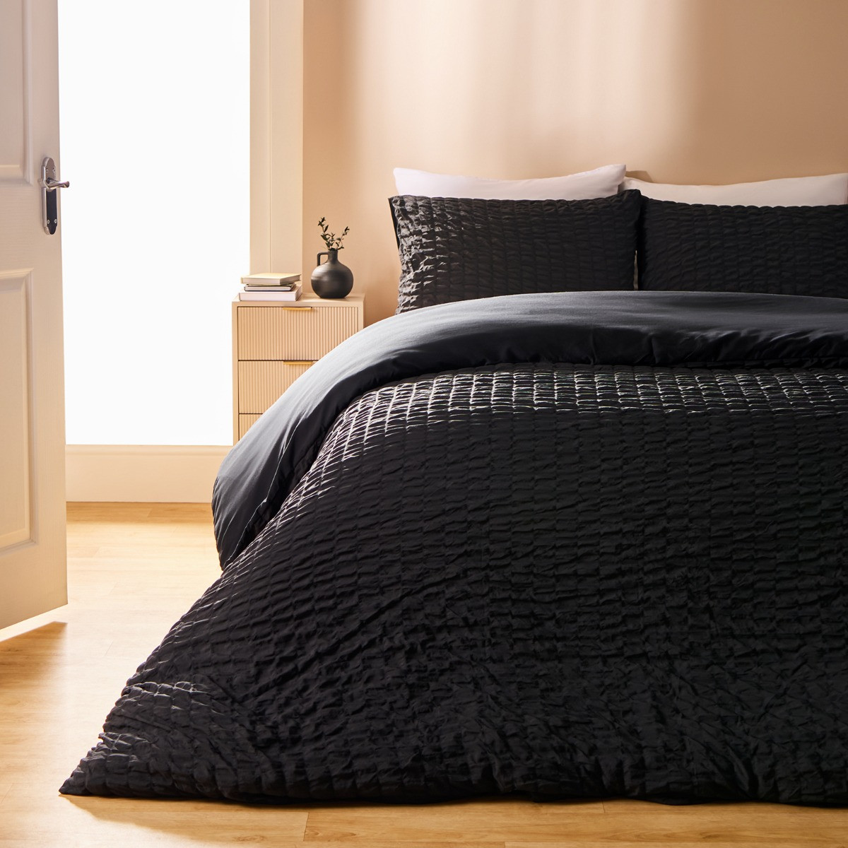 OHS Geometric Seersucker Duvet Set, Black - King>