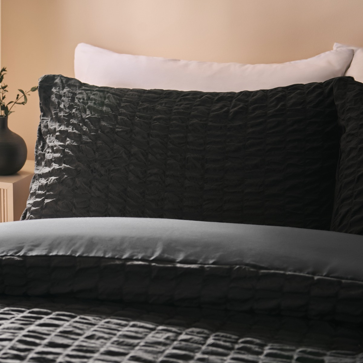 OHS Geometric Seersucker Duvet Set, Black - King>