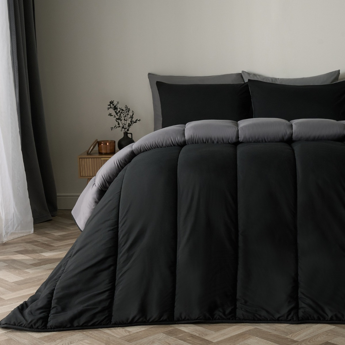 OHS Coverless 10.5 Tog Reversible Duvet & Pillowcase - Black/Grey>