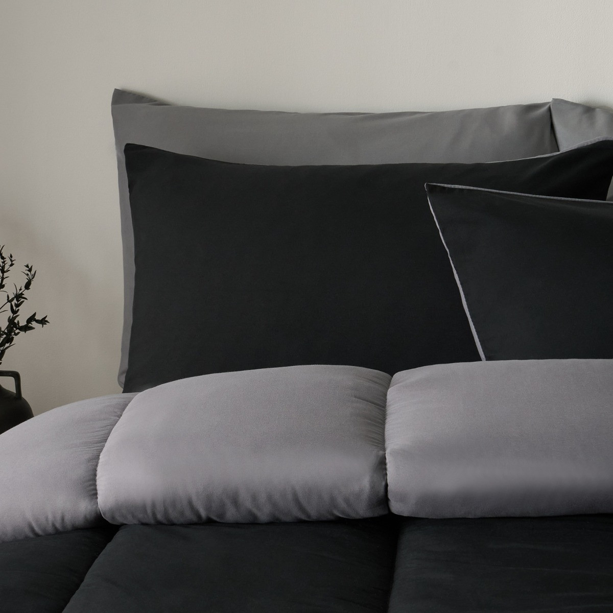 OHS Coverless 10.5 Tog Reversible Duvet & Pillowcase, Black/Grey - King>