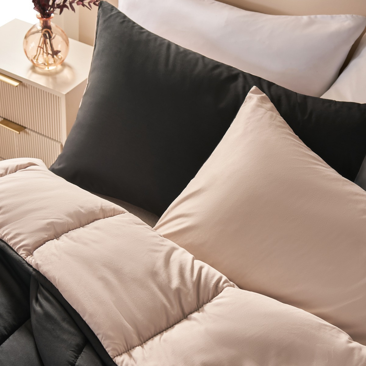 OHS Coverless 10.5 Tog Reversible Duvet & Pillowcase - Black/Stone >