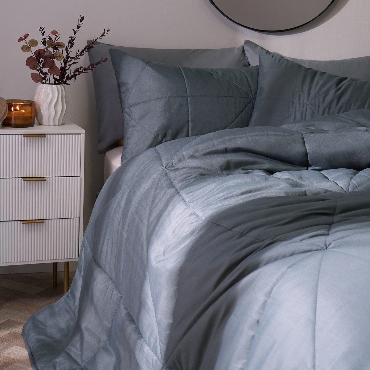 OHS Geo Quilted 7.5 Tog Duvet Set Grey - King>