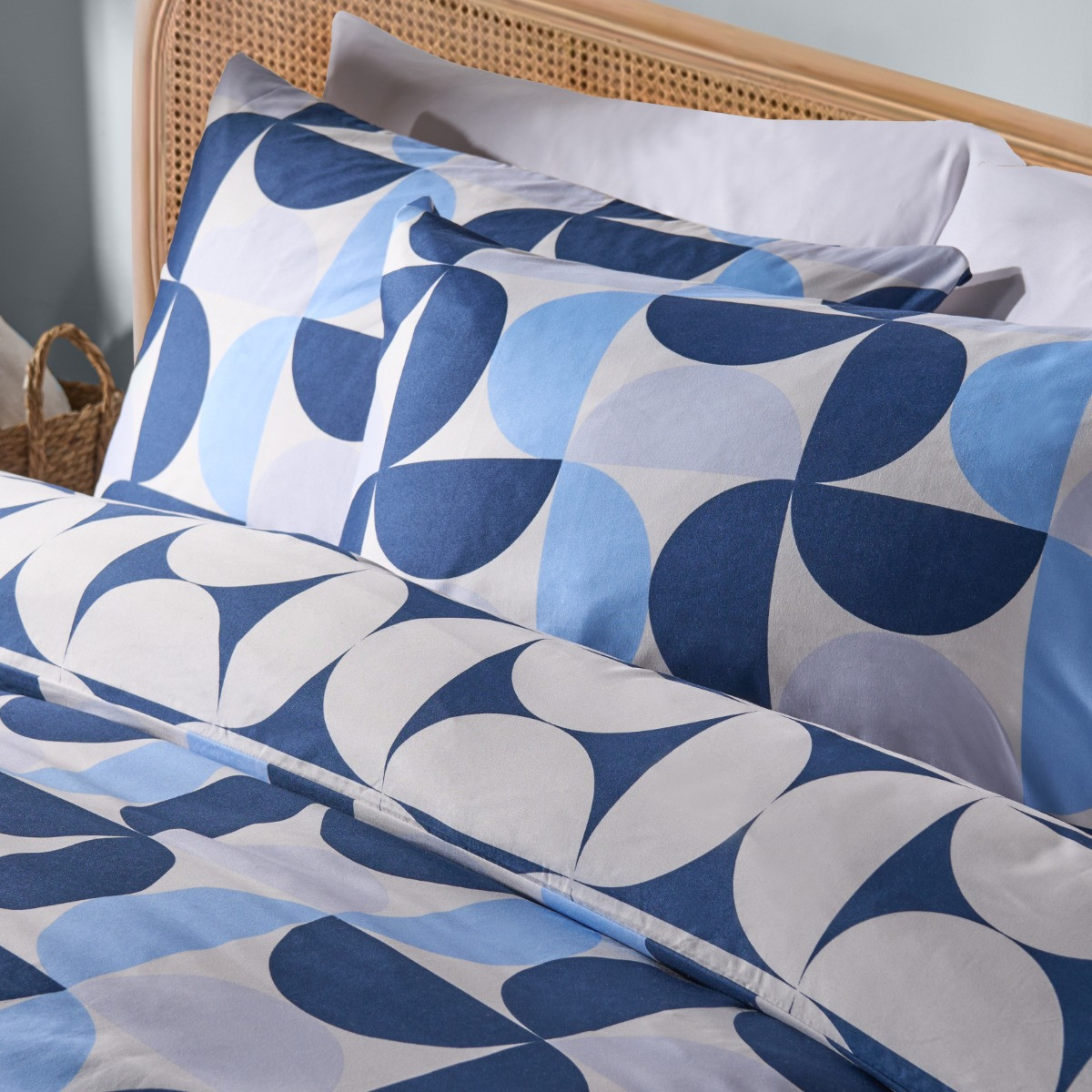 OHS Moroccan Abstract Duvet Cover Set, Navy - King>