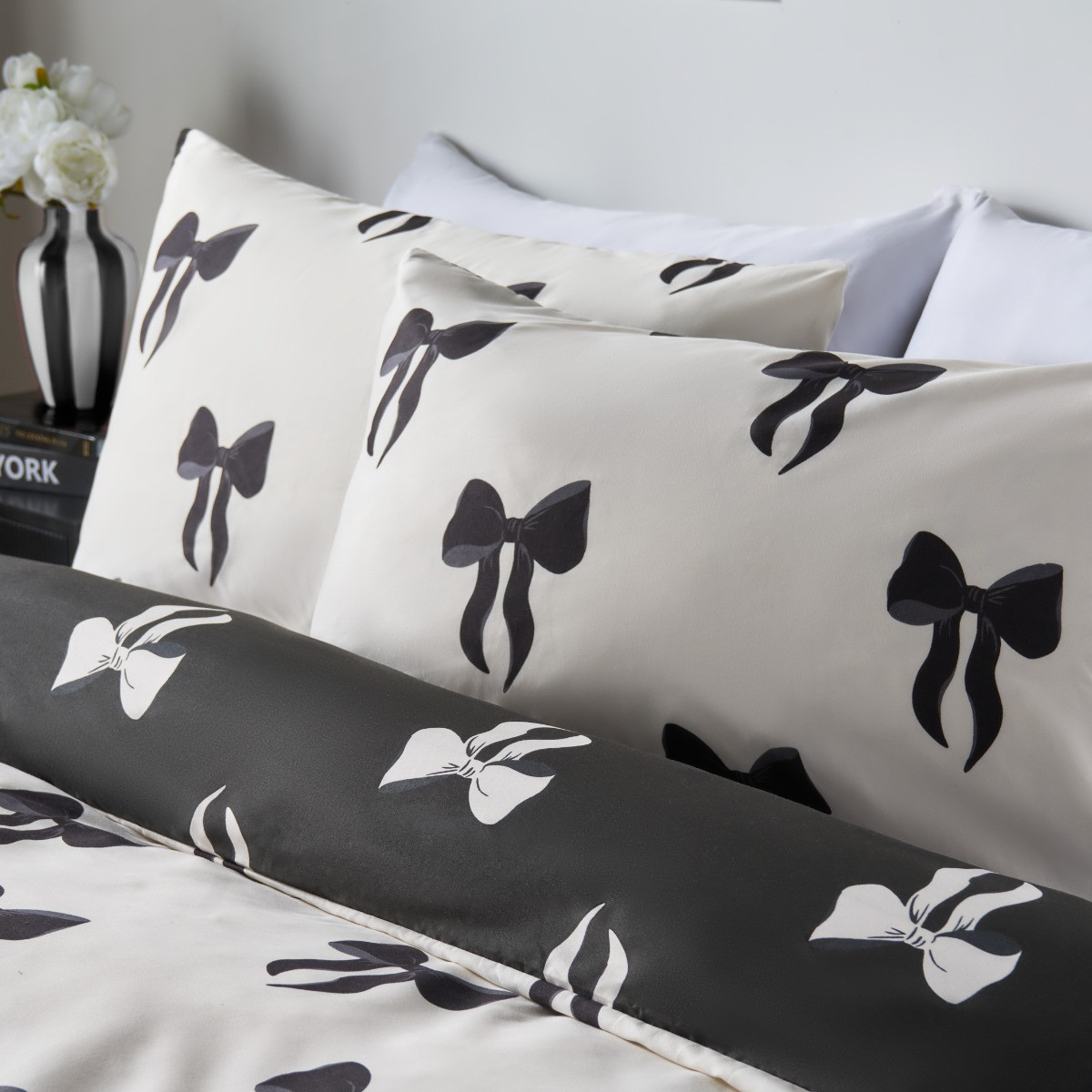 OHS Bow Print Reversible Duvet Cover Set - Monochrome >