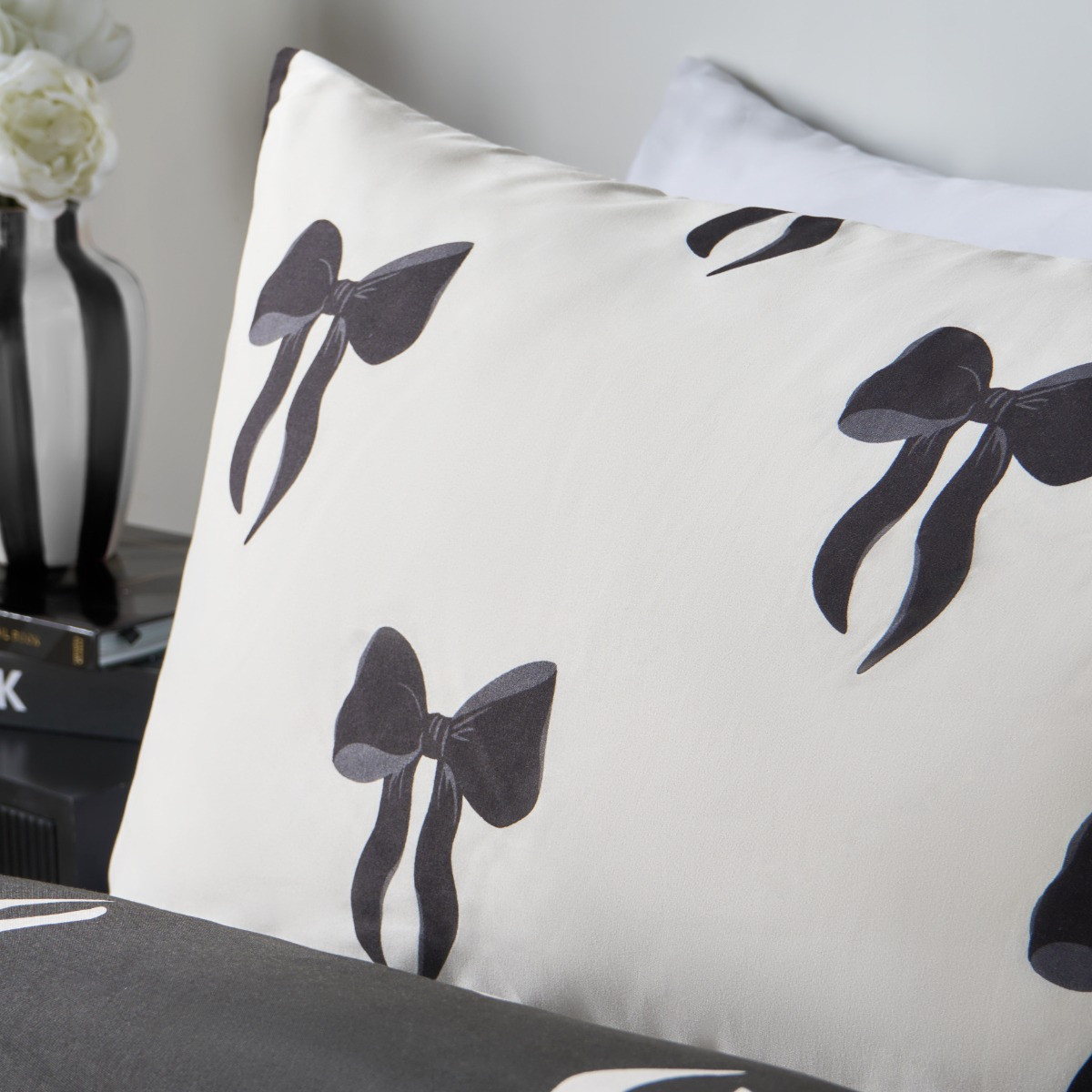 OHS Bow Print Reversible Duvet Cover Set, Monochrome -Double>