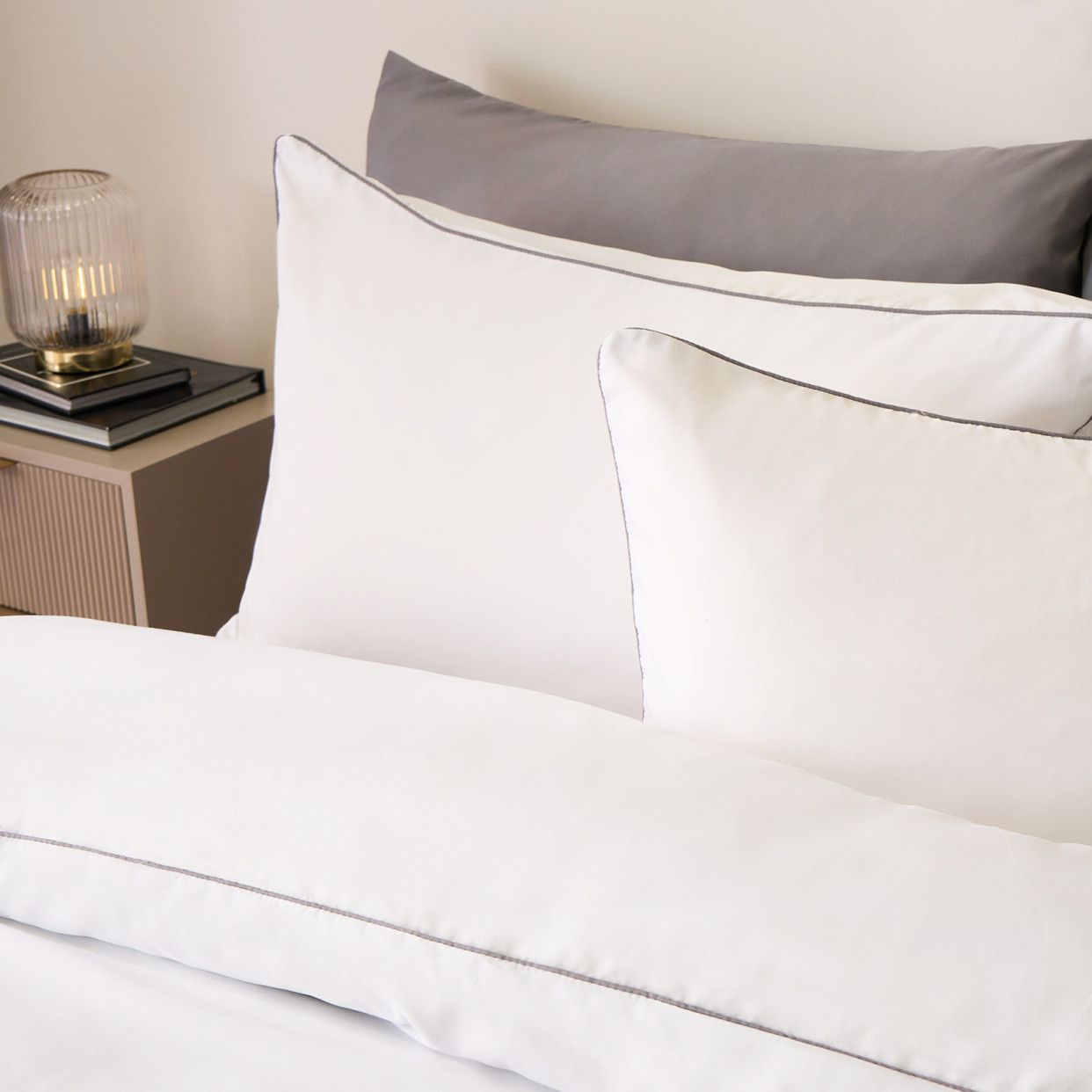 OHS Piped Edge Duvet Cover Set, White/Charcoal - Double>