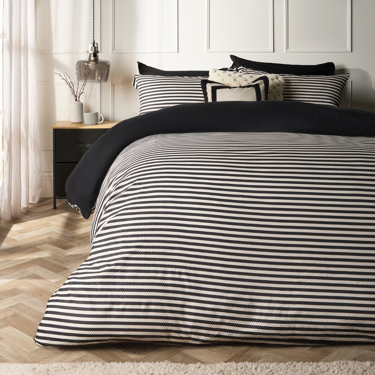 OHS Waffle Stripe Luxury Duvet Cover Set, Black/ Off White - King>