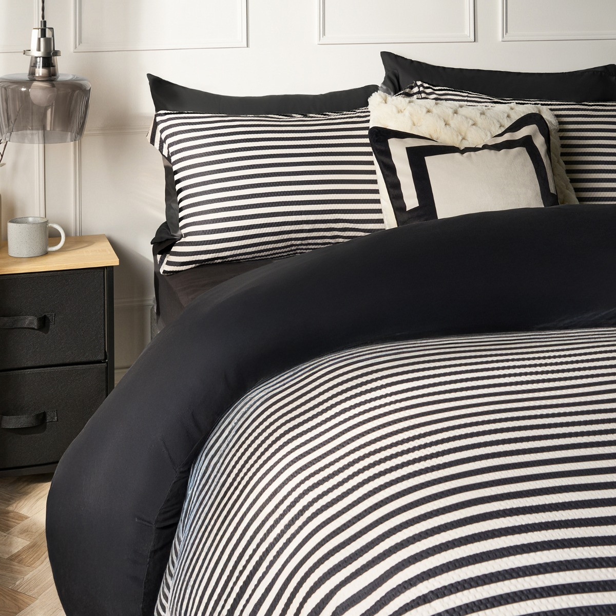 OHS Waffle Stripe Luxury Duvet Cover Set - Black/Off White>