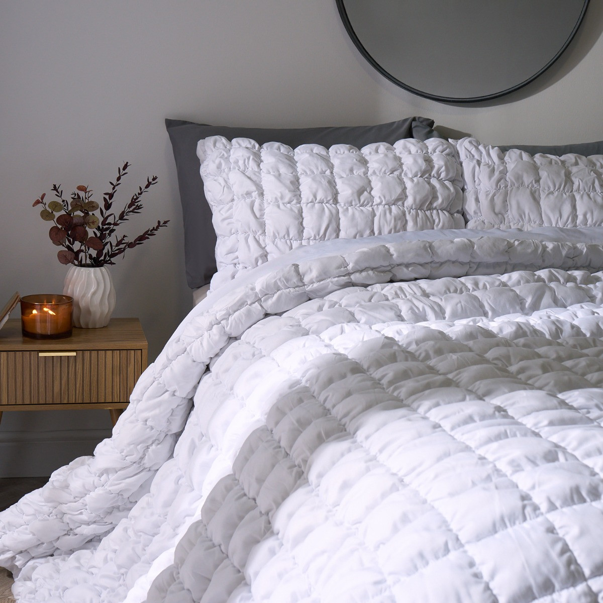 OHS Quilted Seersucker Duvet Cover Set - White >