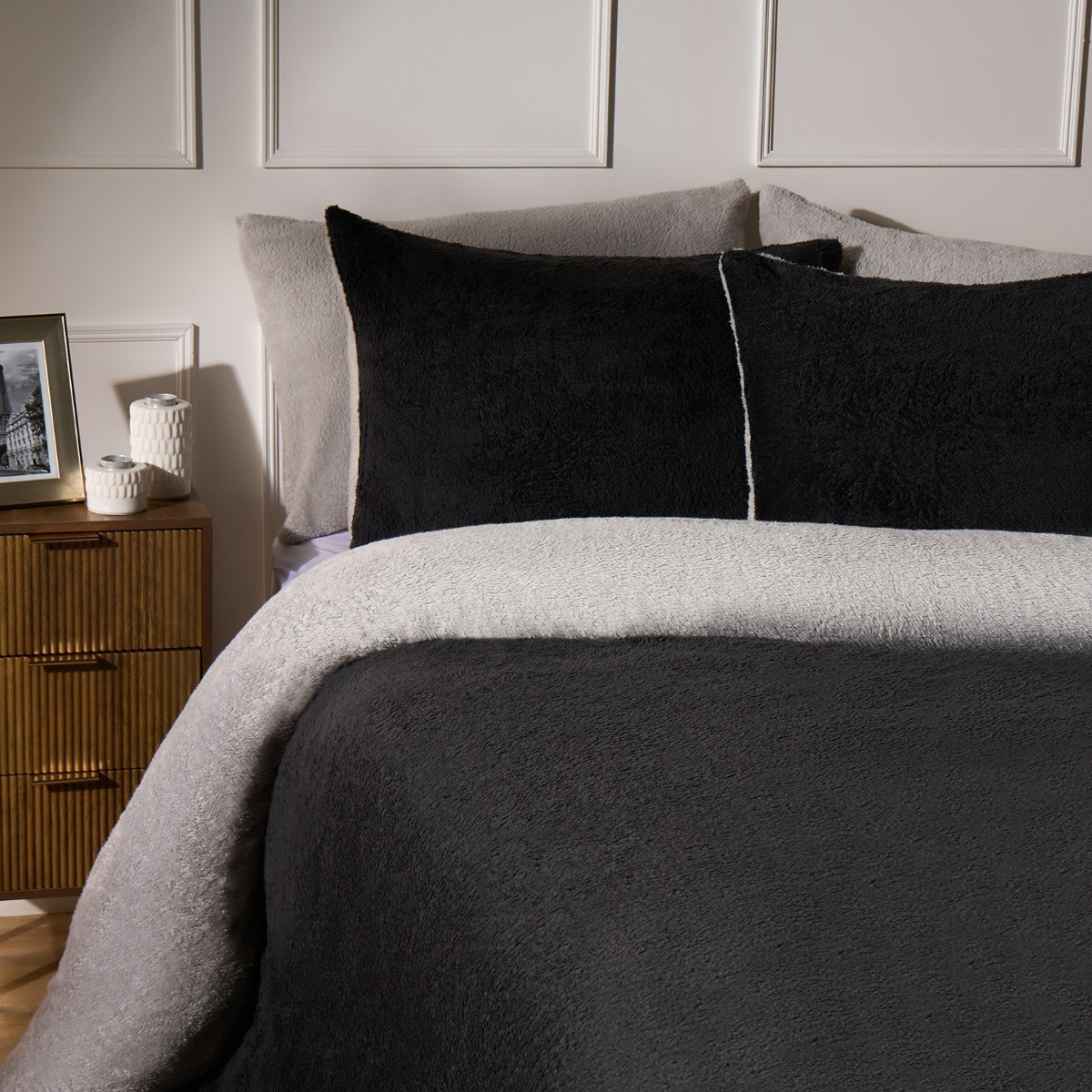 OHS Teddy Fleece Reversible Duvet Cover Set - Black/Natural>