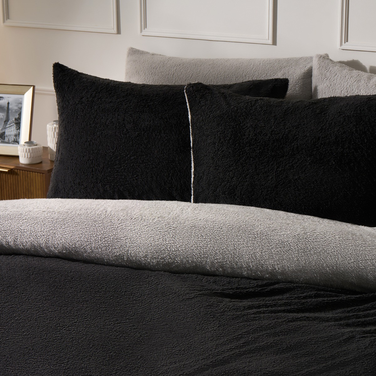 OHS Teddy Fleece Reversible Duvet Cover Set - Black/Natural>