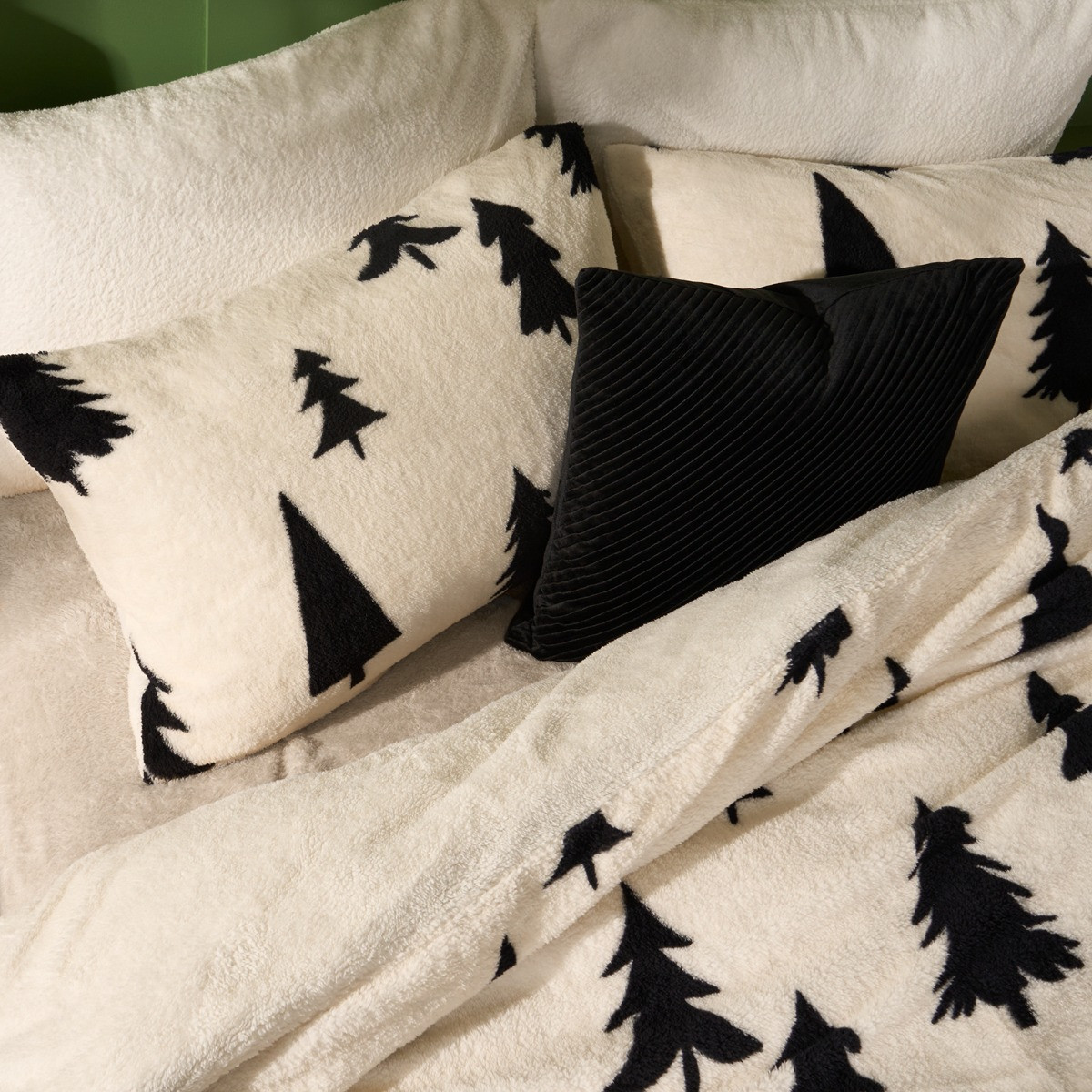 OHS Christmas Tree Print Teddy Duvet Cover Set, Monochrome - King>