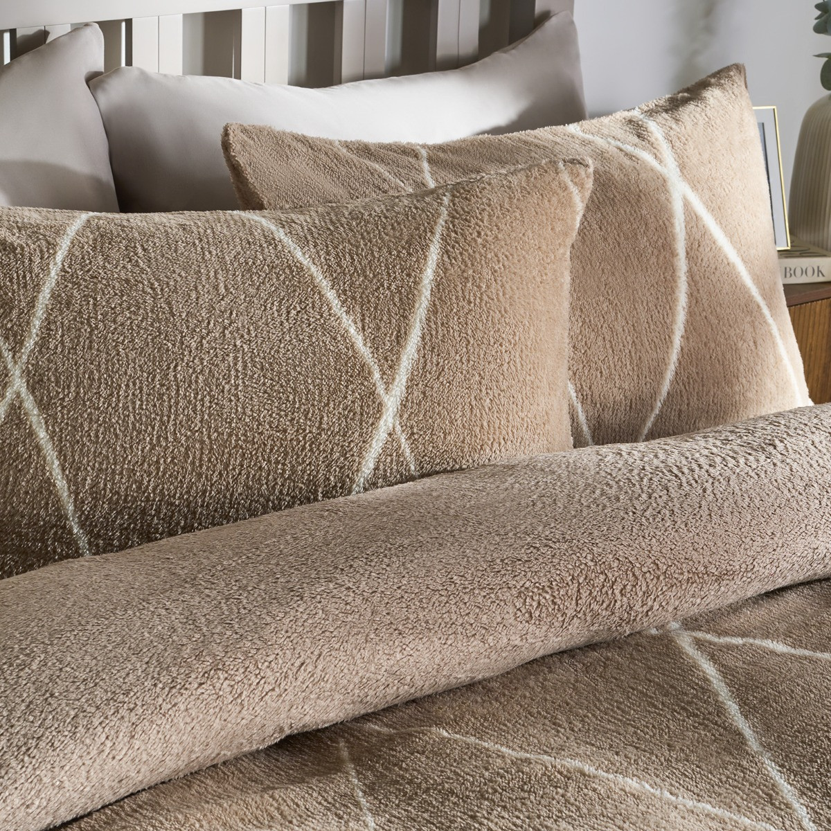 OHS Diamond Check Teddy Fleece Duvet Cover Set - Natural>
