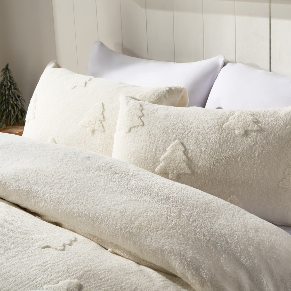 OHS Tufted Winter Tree Duvet Cover Set, White - King>