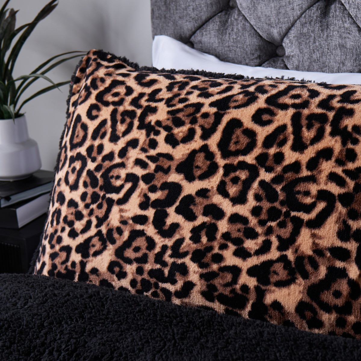 OHS Leopard Fleece Duvet Cover Set, Natural - Single>