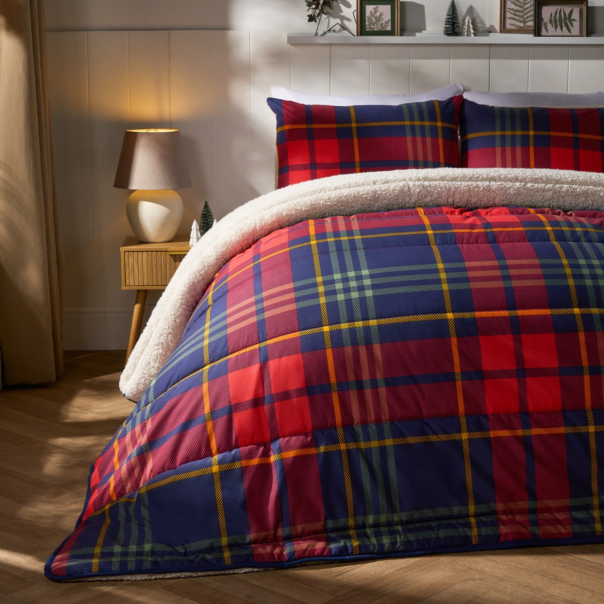 OHS Coverless Sherpa Reversible 10.5 Tog Duvet Set - Red/Navy>