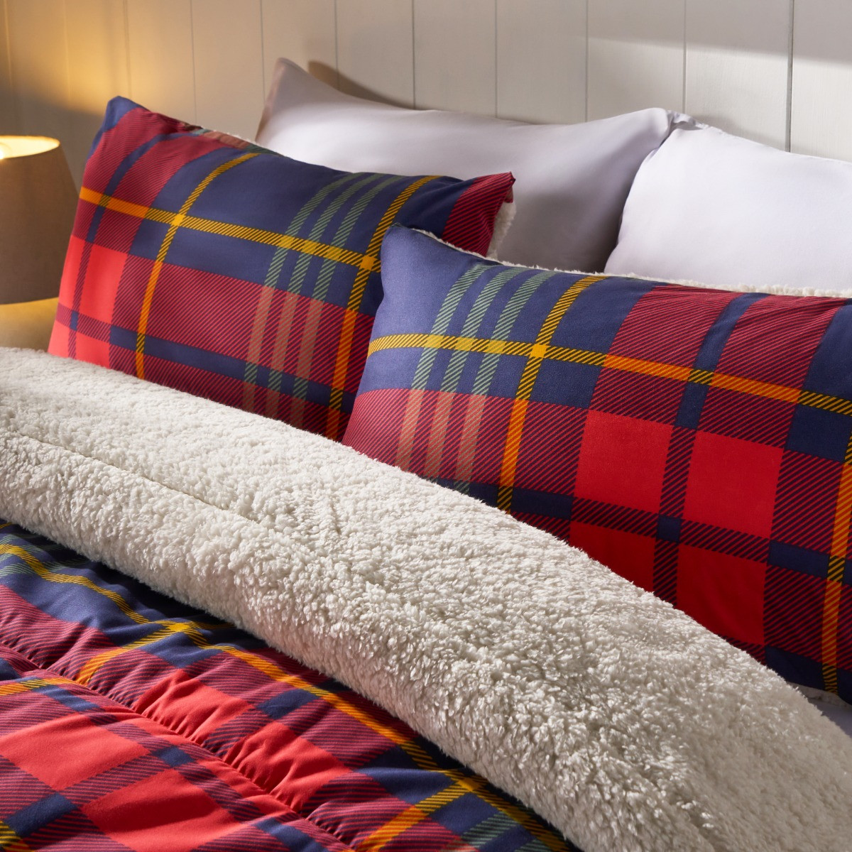 OHS Coverless Sherpa Reversible 10.5 Tog Duvet Set - Red/Navy>