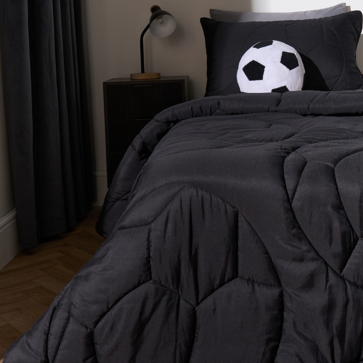 OHS Football Quilted Coverless 7.5 Tog Duvet Set - Black>
