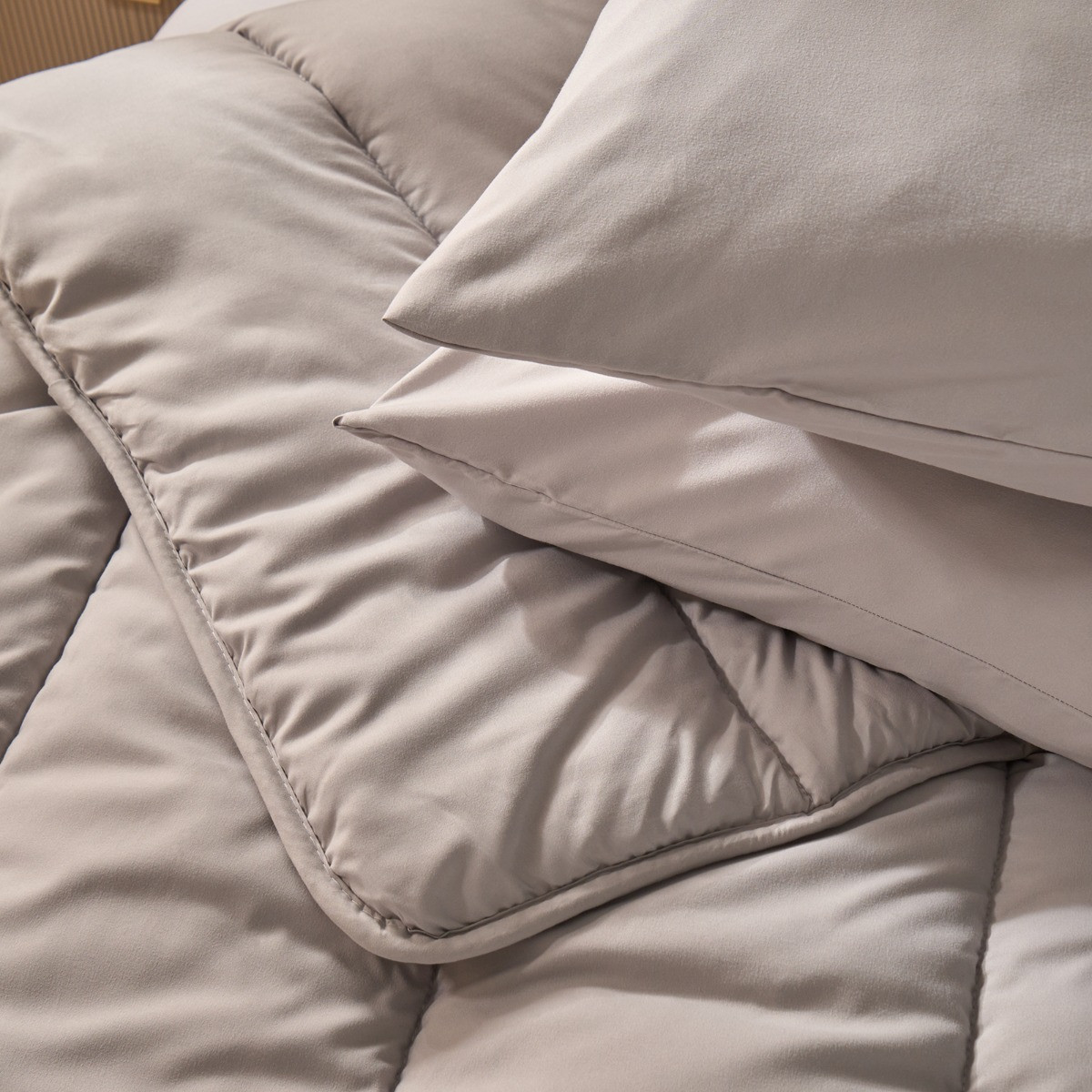 OHS Coverless 10.5 Tog Duvet Set - Silver>