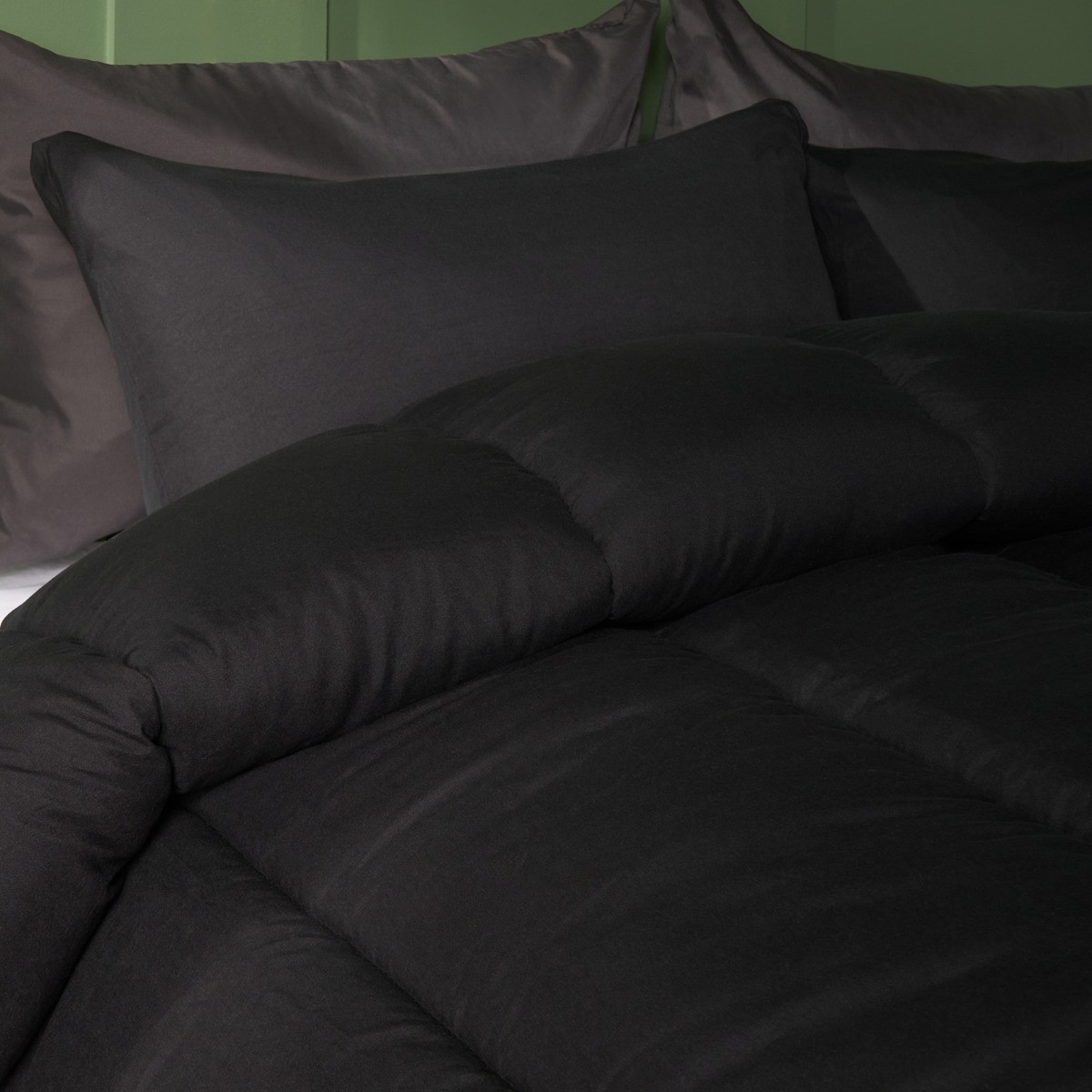 OHS Coverless 10.5 Tog Duvet Set - Black>