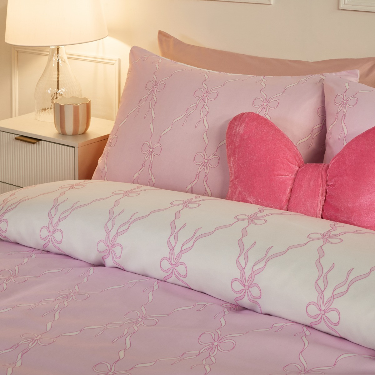 OHS Bow Ribbon Print Reversible Duvet Cover Set - Pink/White>