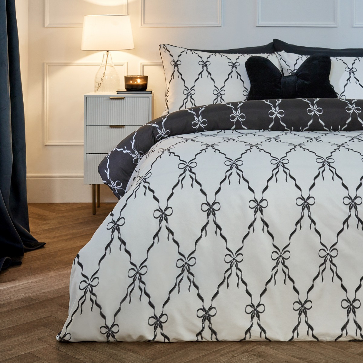 OHS Bow Ribbon Print Reversible Duvet Cover Set - Monochrome>