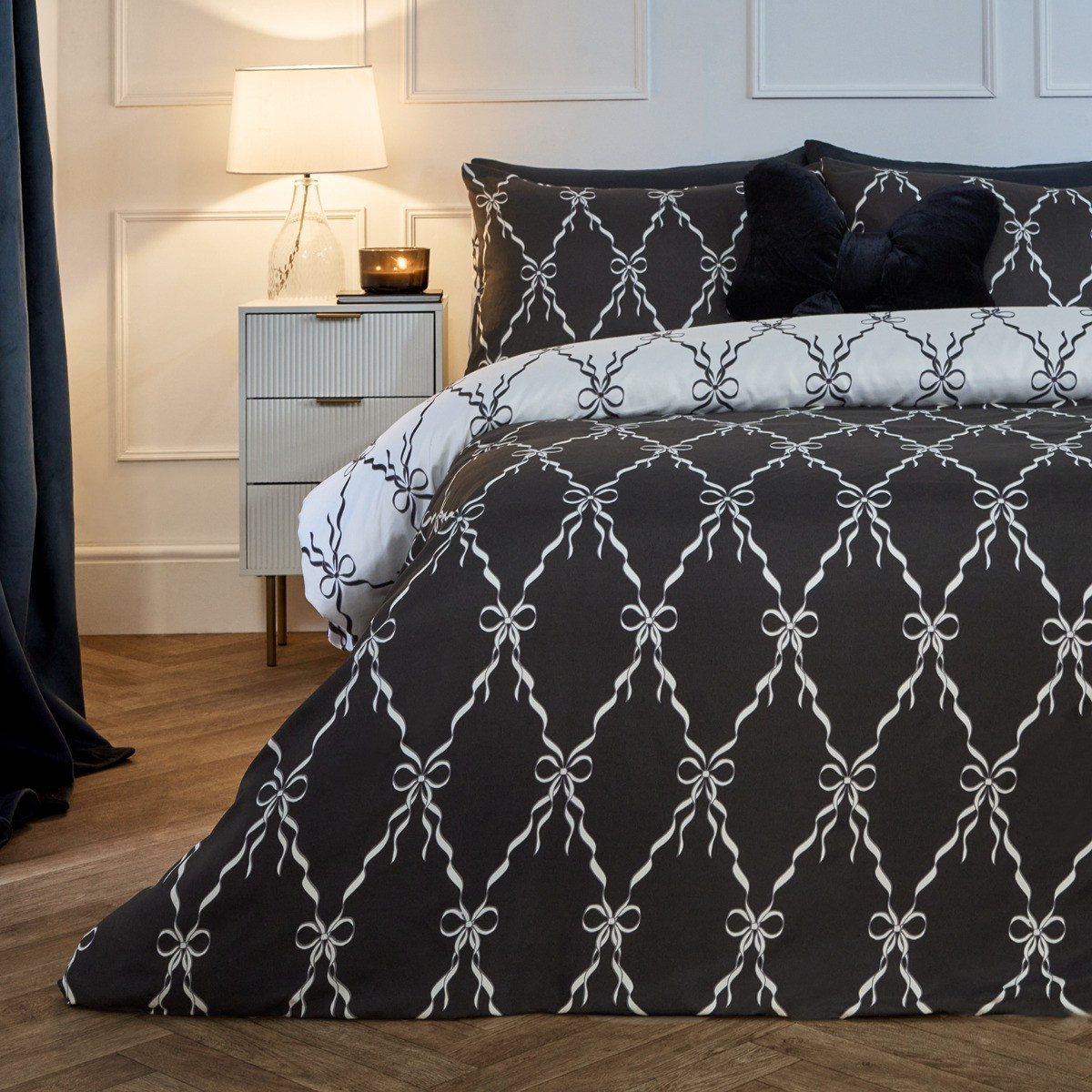 OHS Bow Ribbon Print Reversible Duvet Cover Set - Monochrome>