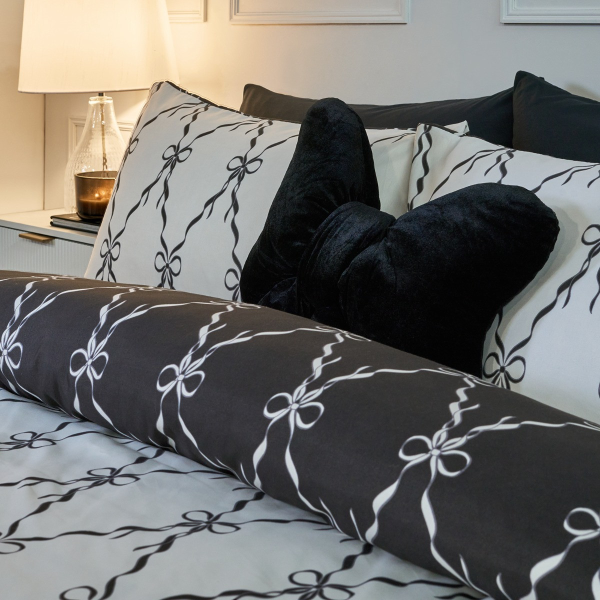OHS Bow Ribbon Print Reversible Duvet Cover Set - Monochrome>