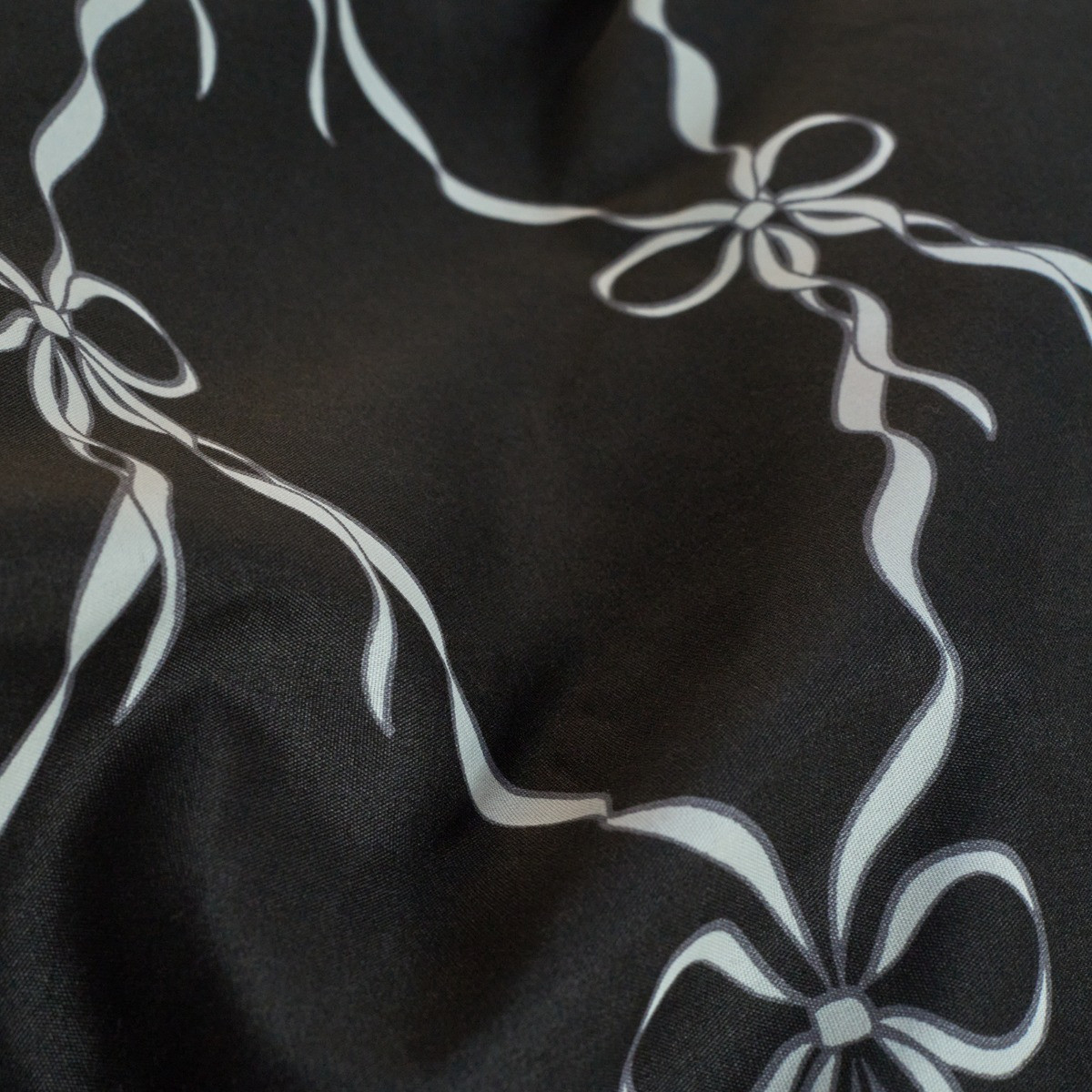 OHS Bow Ribbon Print Reversible Duvet Cover Set, Monochrome - Single>