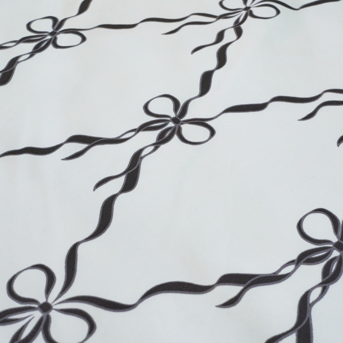 OHS Bow Ribbon Print Reversible Duvet Cover Set - Monochrome>