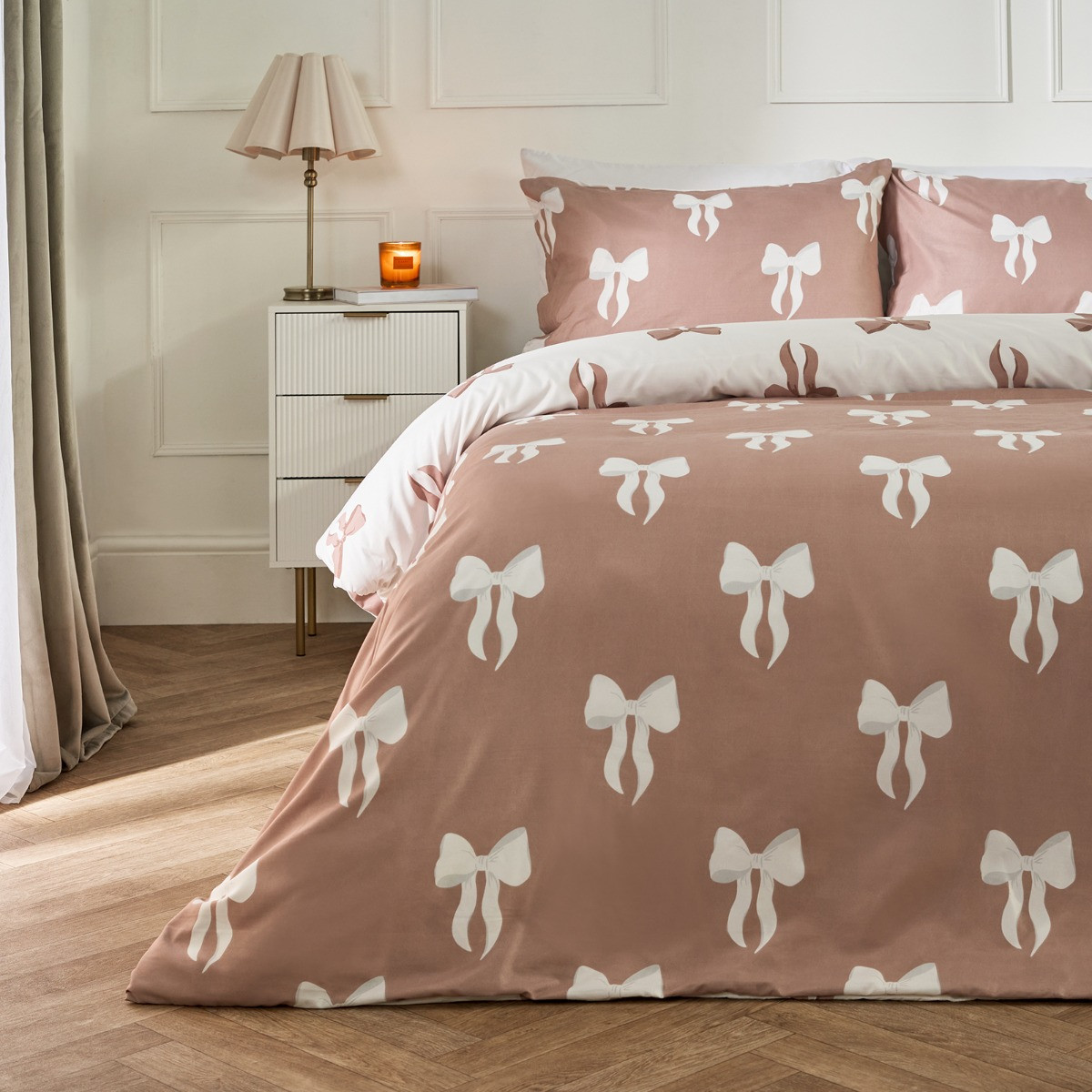 OHS Bow Print Reversible Duvet Cover Set, Ivory/Natural - King>