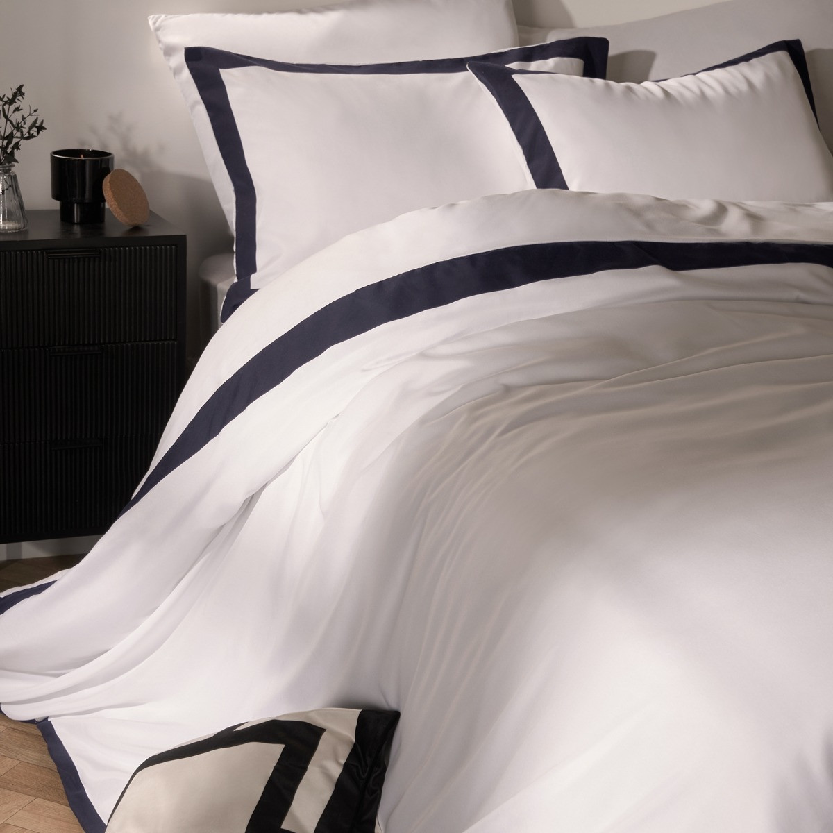 OHS Contrast Border Duvet Cover Set, White/Navy - Double>