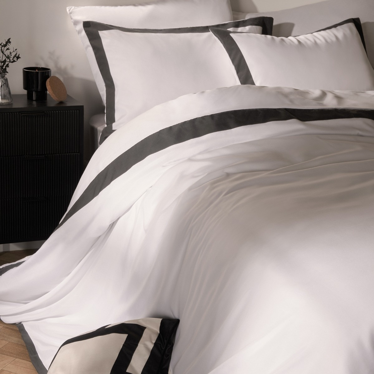 OHS Contrast Border Duvet Cover Set, White/Charcoal - King>