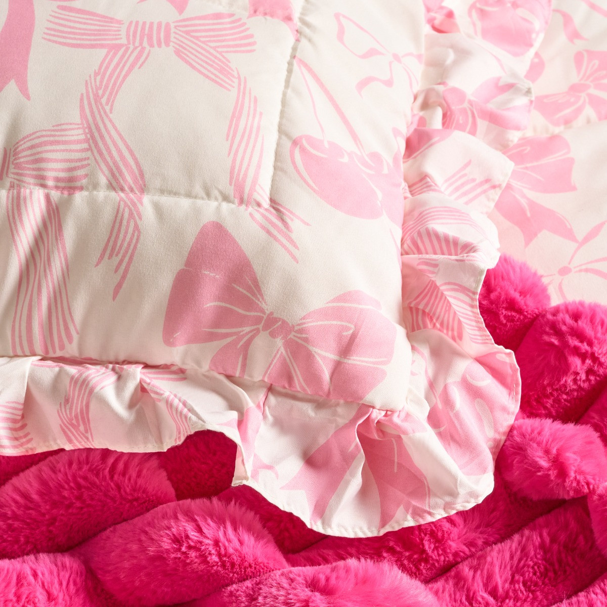 OHS Bow Print Frill Edge Coverless 7.5 Tog Duvet Set, Pink - King>
