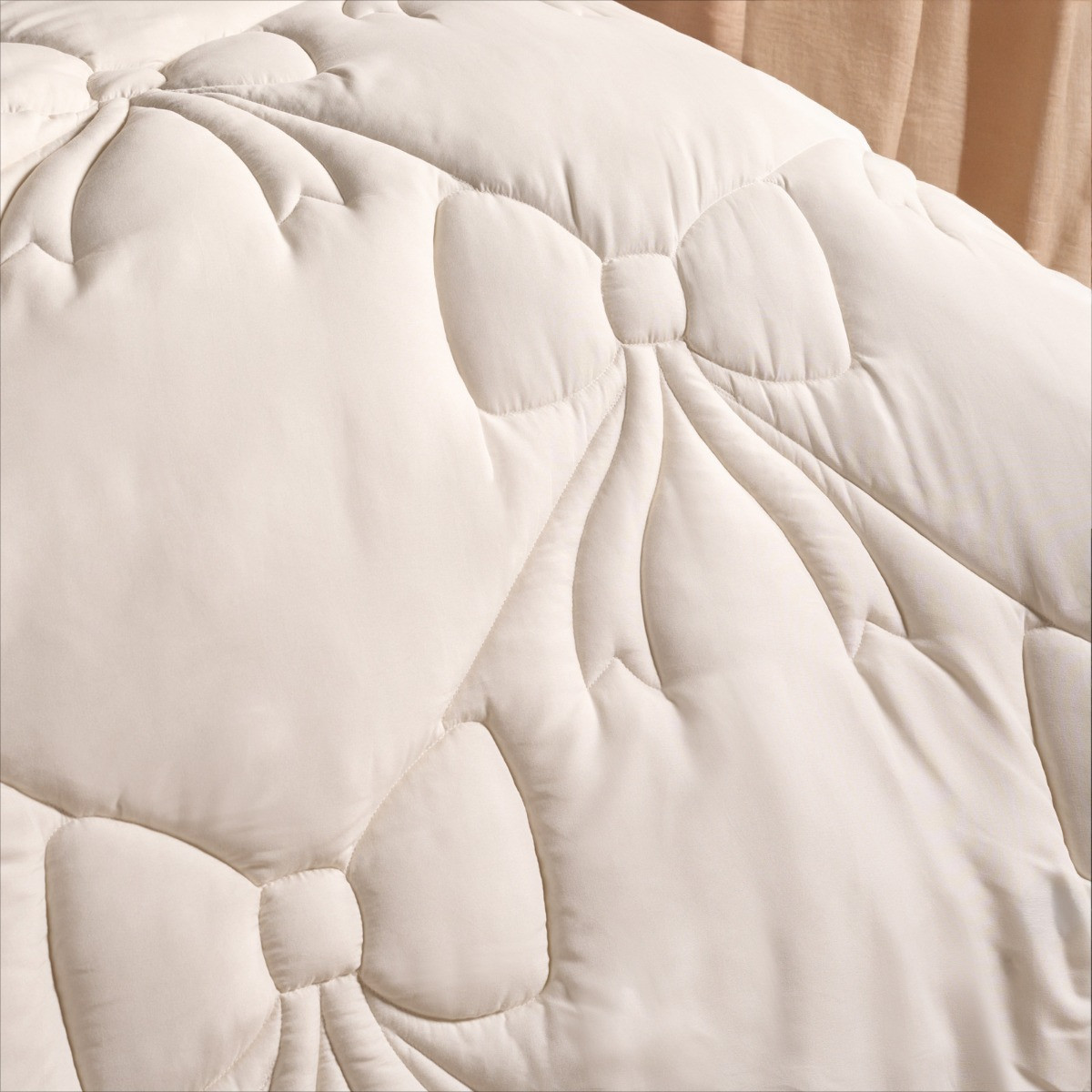OHS Diamond Bow Quilted Coverless 7.5 Tog Duvet Set, Ivory - Single>