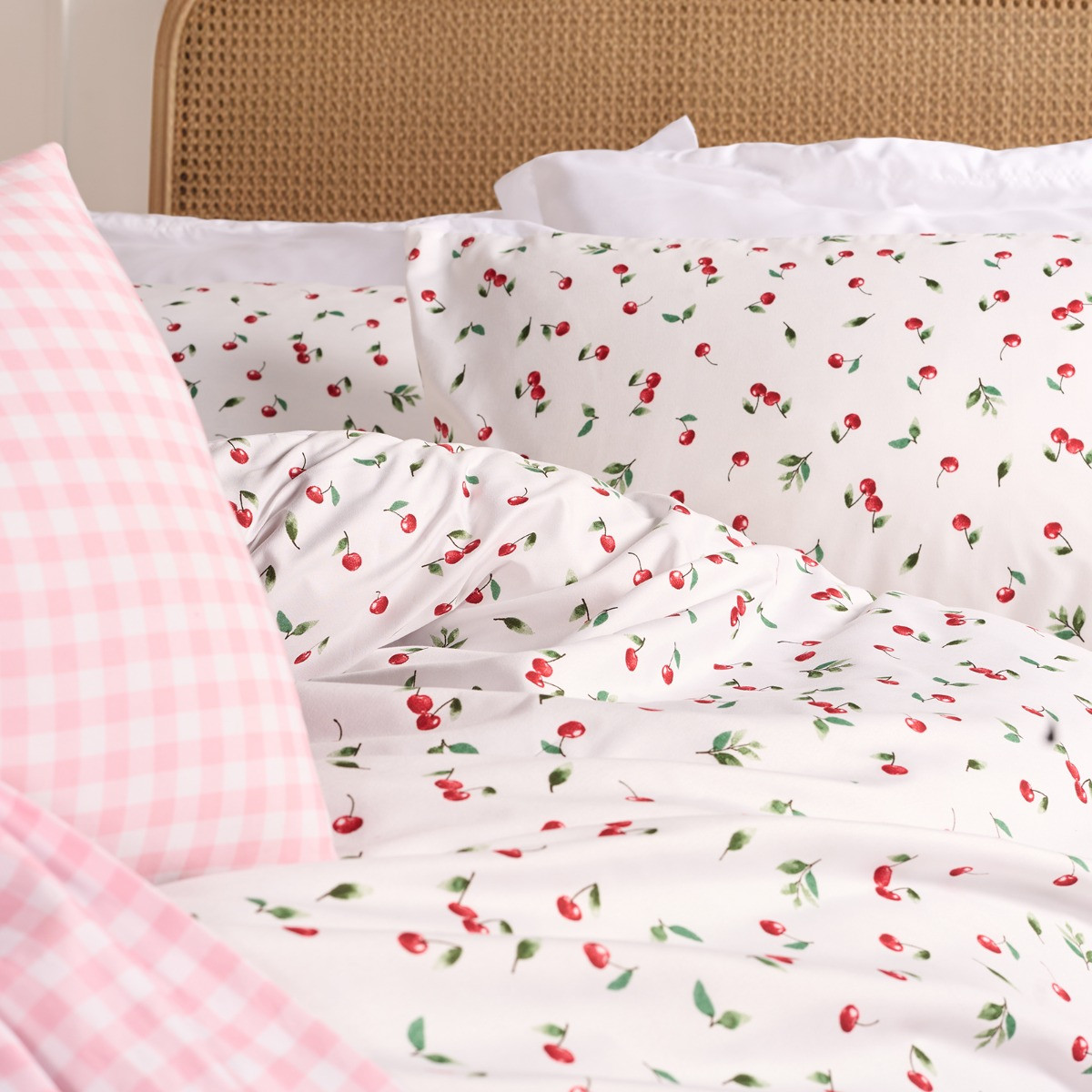 OHS Ditsy Cherry Duvet Set, White/Red - Double>