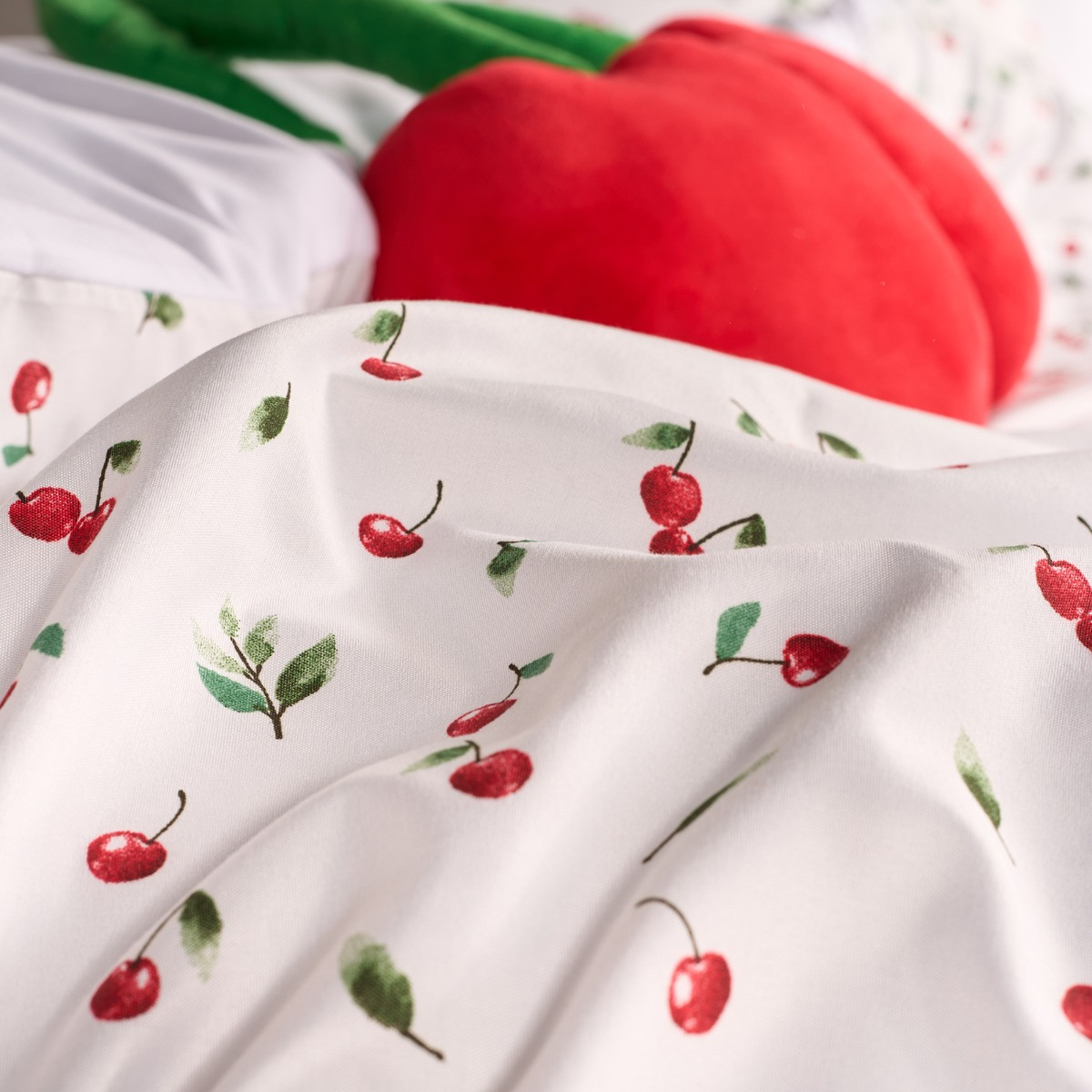OHS Ditsy Cherry Duvet Set, White/Red - Single>