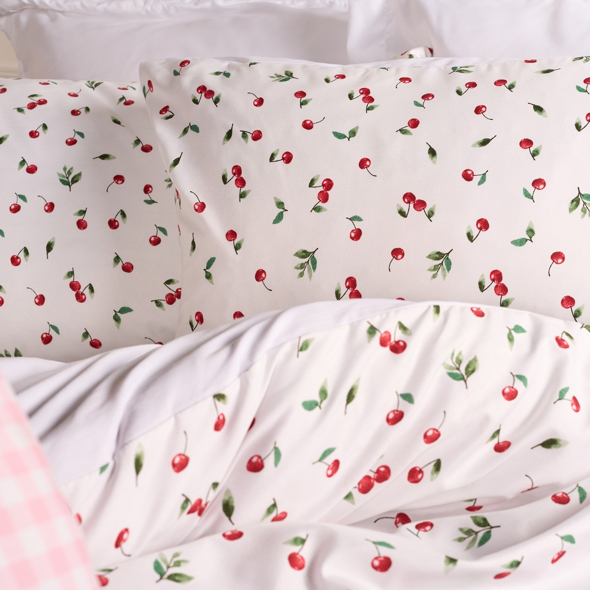 OHS Ditsy Cherry Duvet Set, White/Red - Single>
