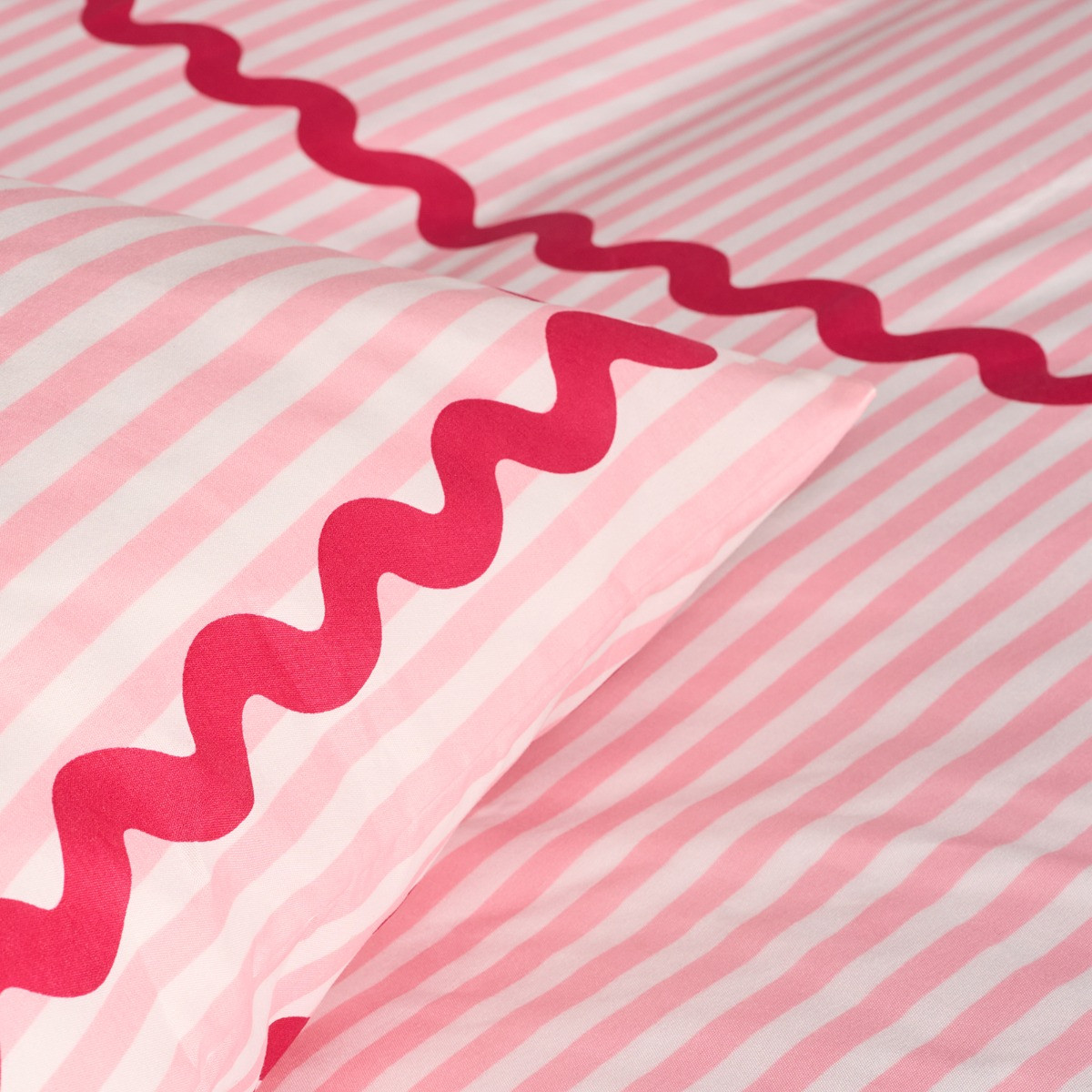 OHS Wave Border Stripe Print Duvet Set, Pink - King>