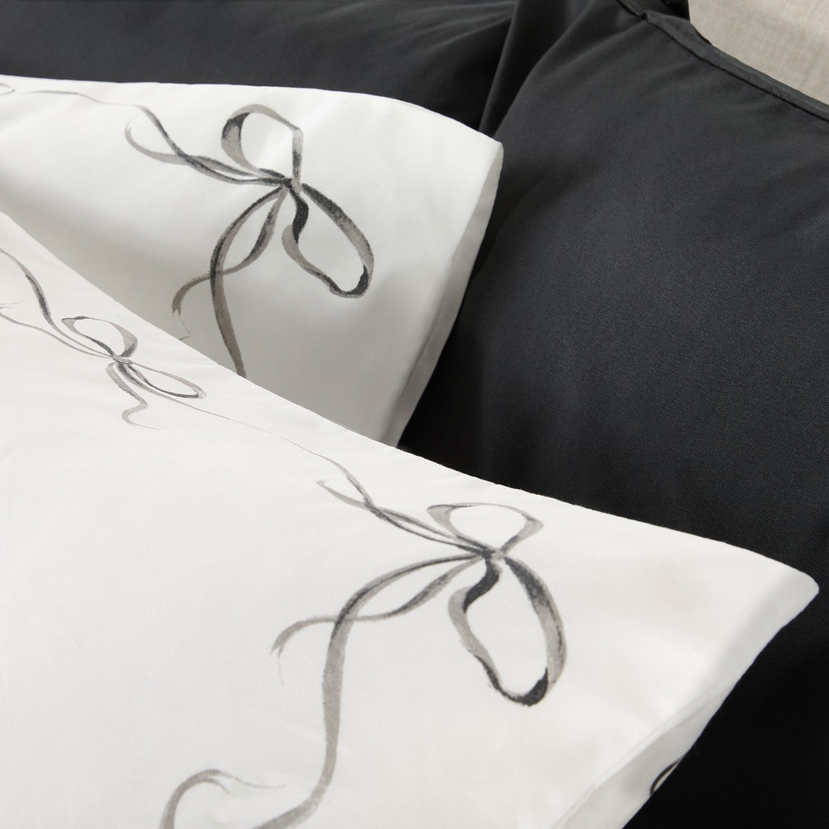 OHS Bow Border Duvet Cover Set, White/Black - Single>