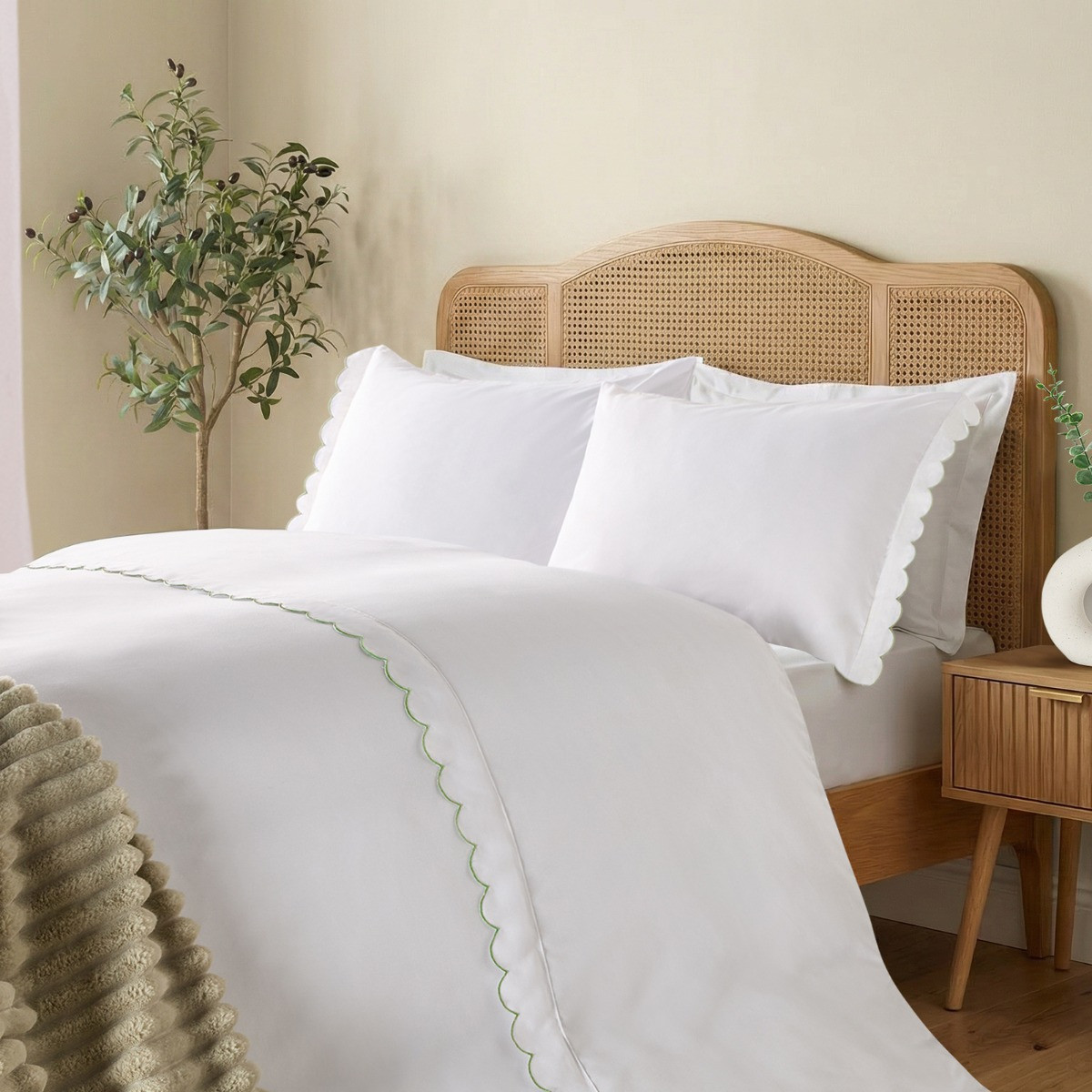 OHS Scallop Edge Contrast Duvet Cover Set, White/Sage - Single>